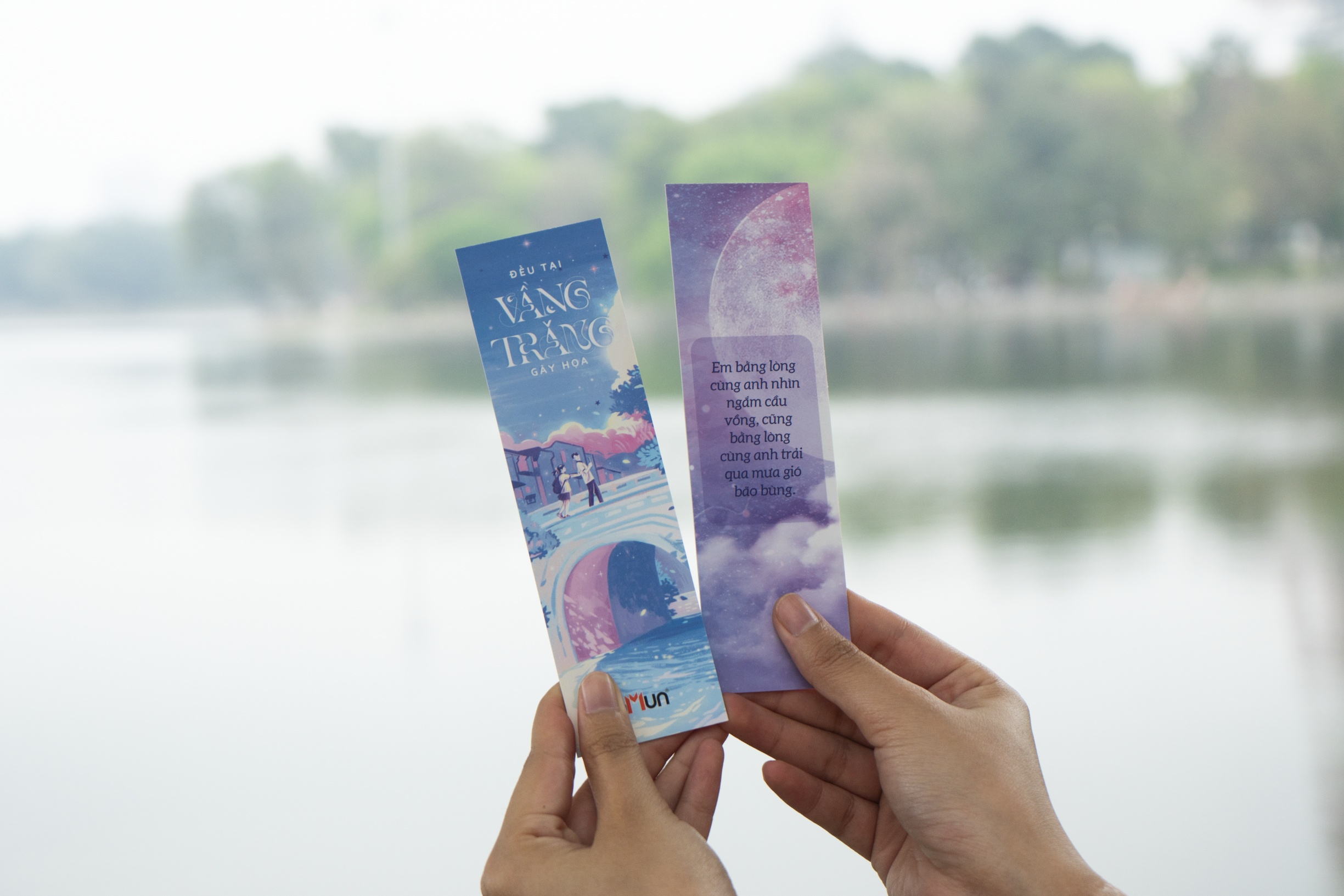 bộ sách đều tại vầng trăng gây họa - tập 1+2 (bộ 2 tập) - bản đặc biệt - tặng kèm 2 bookmark bồi cứng + 1 poscard có chữ ký tác giả + 1 poscard gấp xé + 2 thẻ card