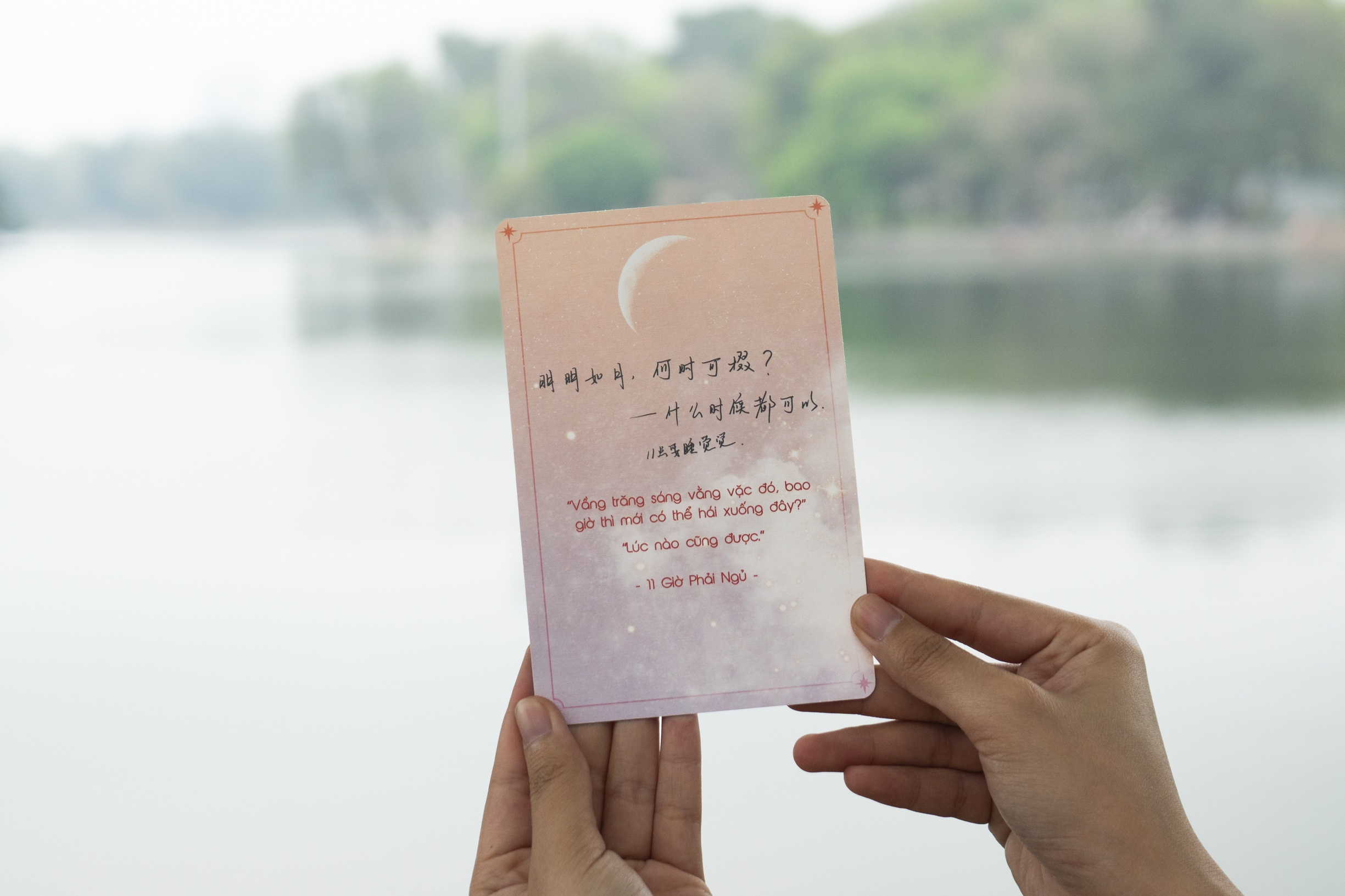 bộ sách đều tại vầng trăng gây họa - tập 1+2 (bộ 2 tập) - bản đặc biệt - tặng kèm 2 bookmark bồi cứng + 1 poscard có chữ ký tác giả + 1 poscard gấp xé + 2 thẻ card