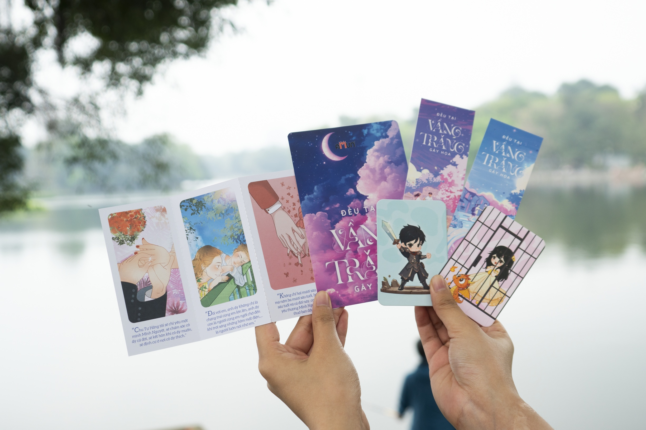 bộ sách đều tại vầng trăng gây họa - tập 1+2 (bộ 2 tập) - bản đặc biệt - tặng kèm 2 bookmark bồi cứng + 1 poscard có chữ ký tác giả + 1 poscard gấp xé + 2 thẻ card