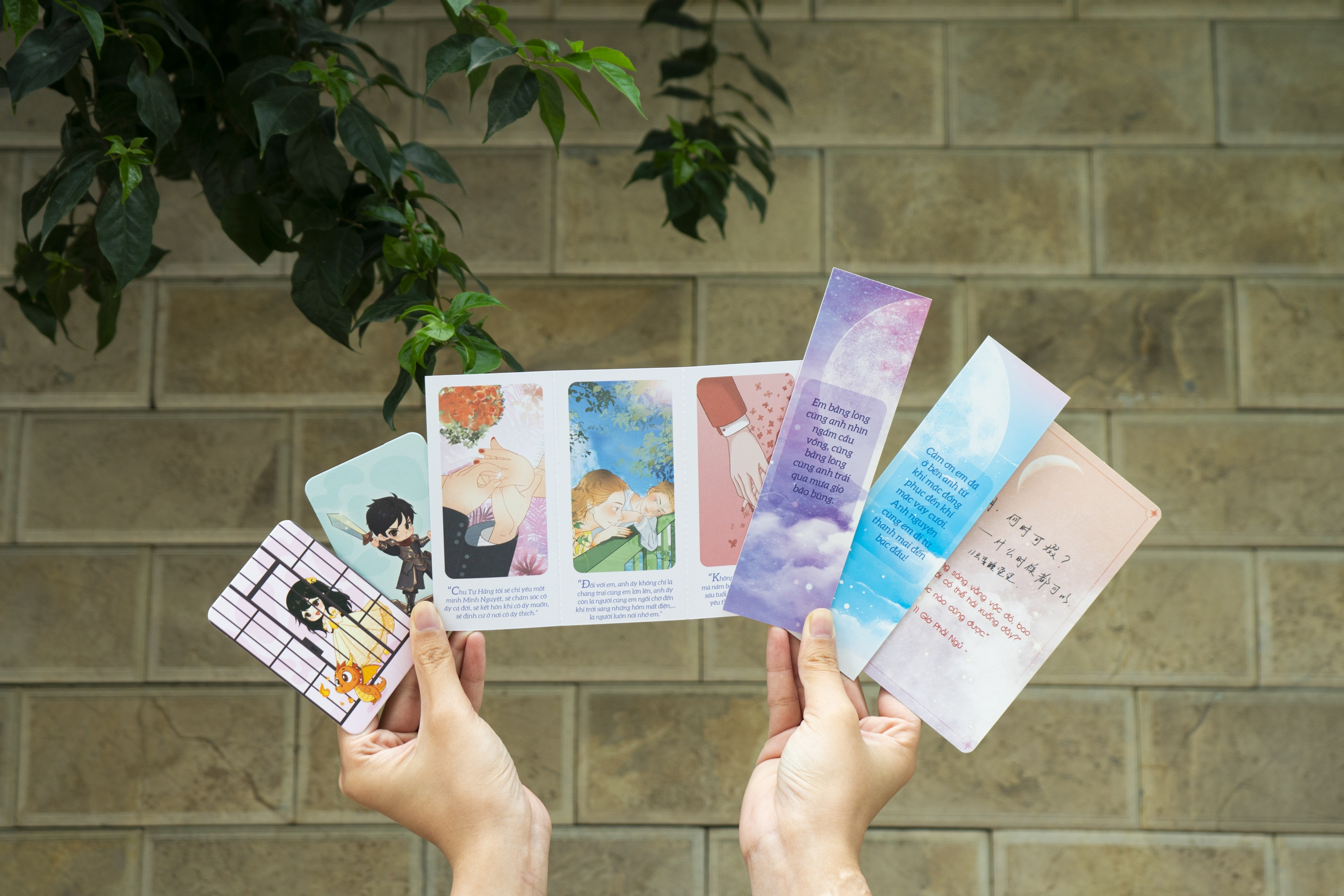 bộ sách đều tại vầng trăng gây họa - tập 1+2 (bộ 2 tập) - bản đặc biệt - tặng kèm 2 bookmark bồi cứng + 1 poscard có chữ ký tác giả + 1 poscard gấp xé + 2 thẻ card