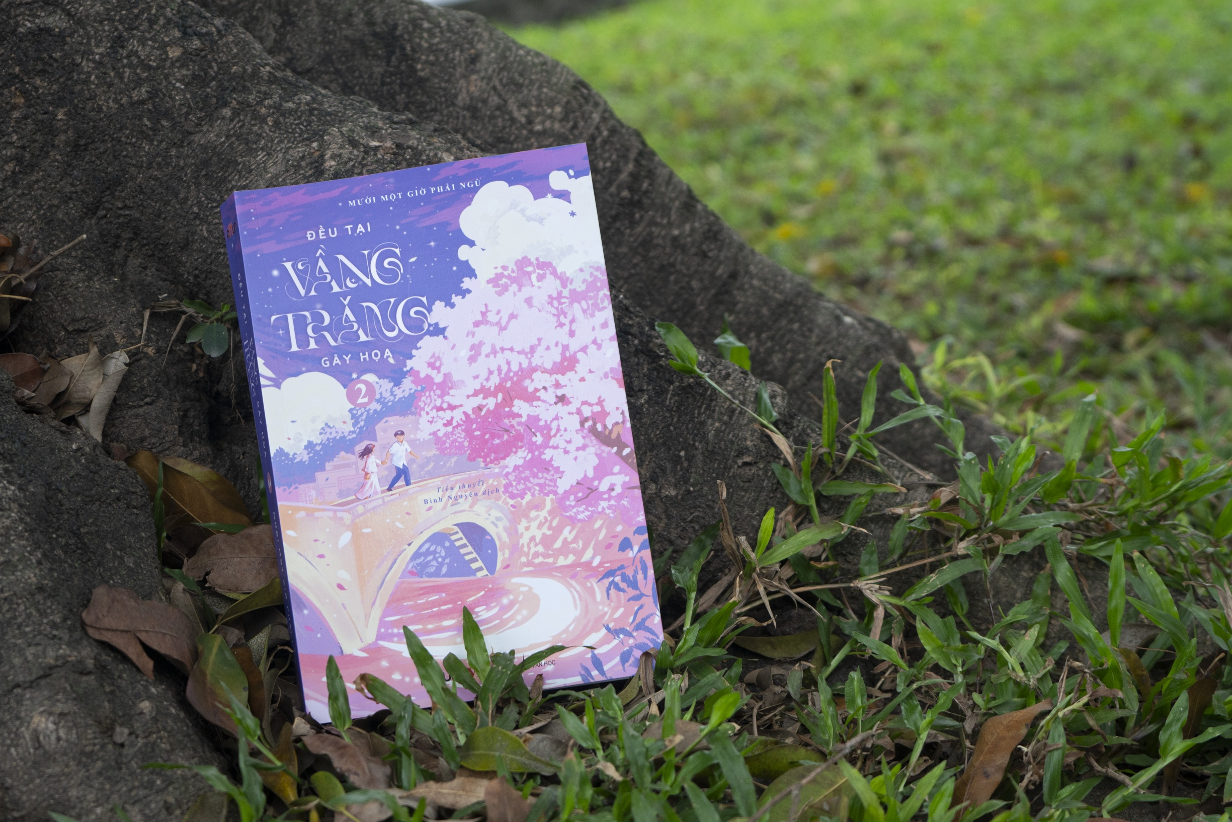 bộ sách đều tại vầng trăng gây họa - tập 1+2 (bộ 2 tập) - bản đặc biệt - tặng kèm 2 bookmark bồi cứng + 1 poscard có chữ ký tác giả + 1 poscard gấp xé + 2 thẻ card