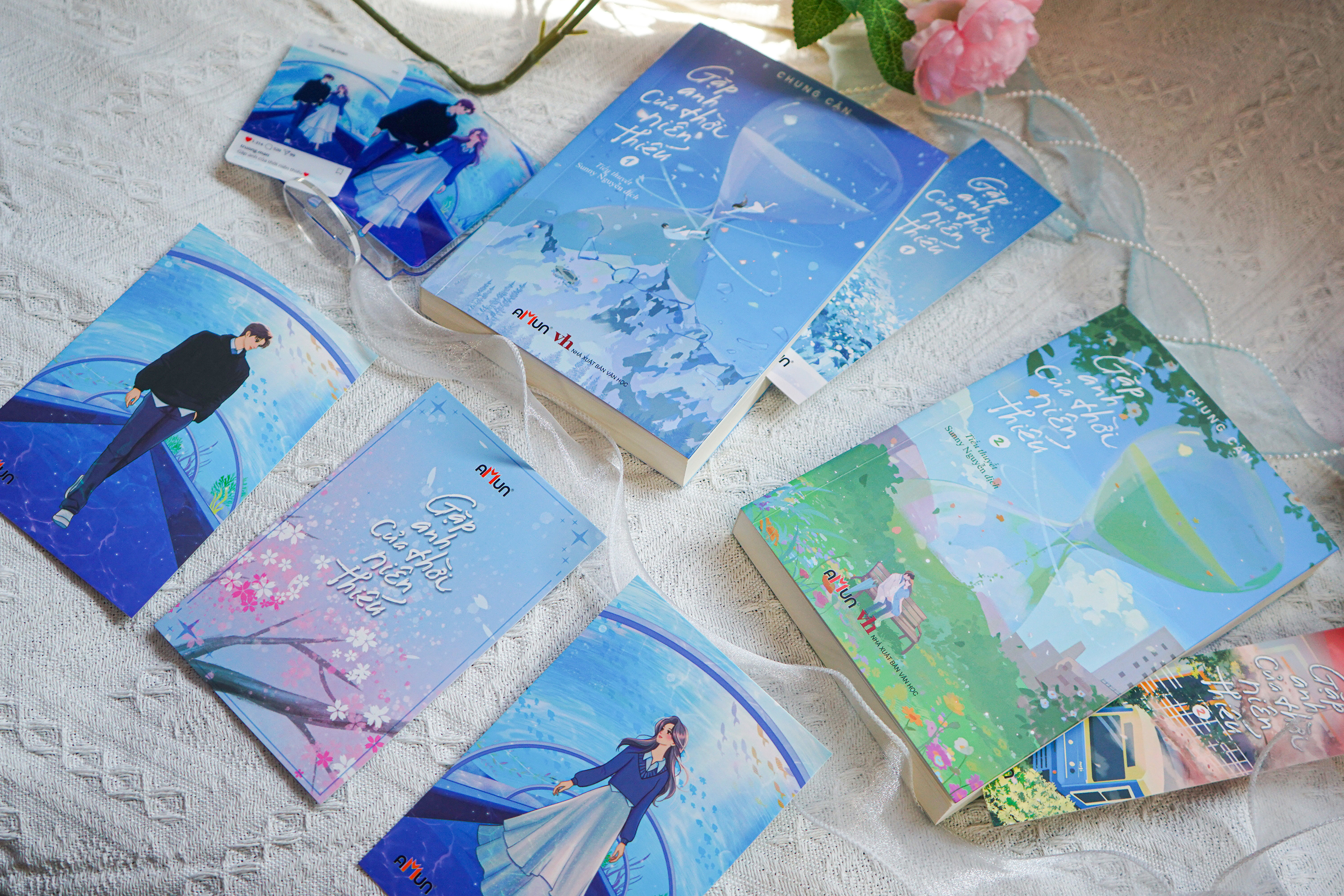 Bo Sach Gap Anh Cua Thoi Nien Thieu - Tap 1 + Tap 2 (Bo 2 Tap) - Ban Dac Biet - Tang Kem 2 Bookmark Boi Cung + 1 Postcard Chu Ky In + 2 Postcard Nhan Vat + 1 Card PVC + 1 Standee Mica