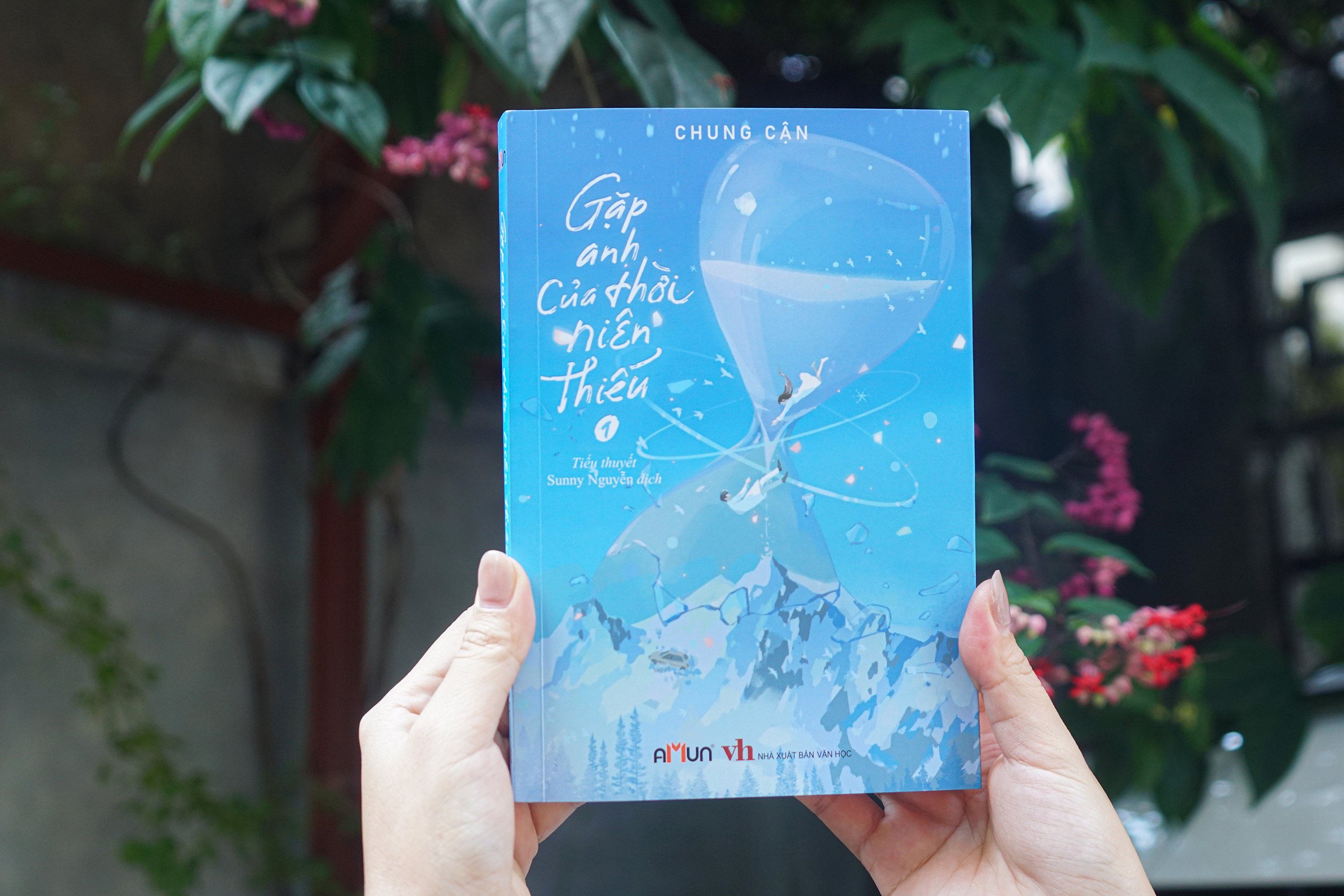 Bo Sach Gap Anh Cua Thoi Nien Thieu - Tap 1 + Tap 2 (Bo 2 Tap) - Ban Dac Biet - Tang Kem 2 Bookmark Boi Cung + 1 Postcard Chu Ky In + 2 Postcard Nhan Vat + 1 Card PVC + 1 Standee Mica