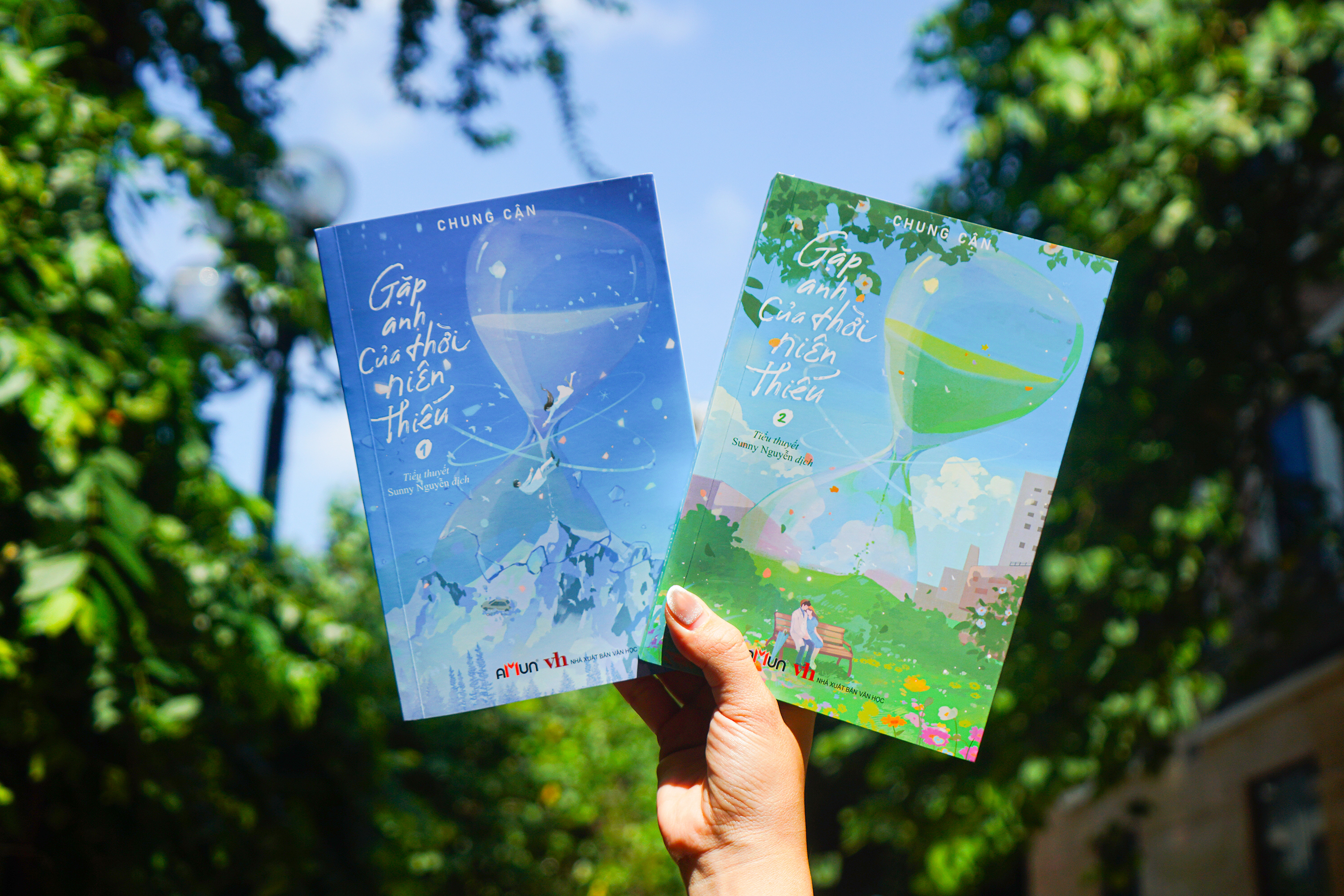 Bo Sach Gap Anh Cua Thoi Nien Thieu - Tap 1 + Tap 2 (Bo 2 Tap) - Ban Dac Biet - Tang Kem 2 Bookmark Boi Cung + 1 Postcard Chu Ky In + 2 Postcard Nhan Vat + 1 Card PVC + 1 Standee Mica