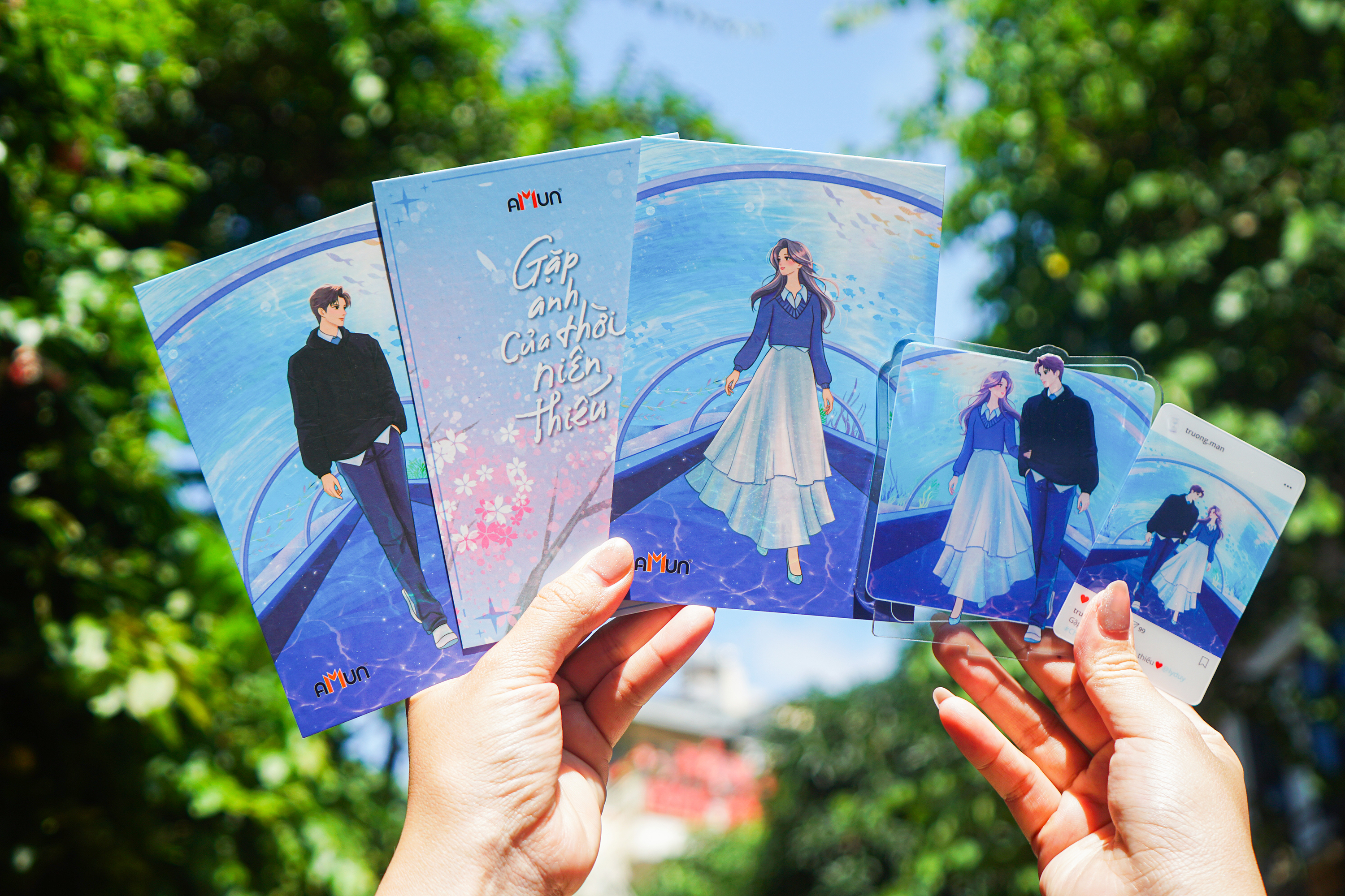 Bo Sach Gap Anh Cua Thoi Nien Thieu - Tap 1 + Tap 2 (Bo 2 Tap) - Ban Dac Biet - Tang Kem 2 Bookmark Boi Cung + 1 Postcard Chu Ky In + 2 Postcard Nhan Vat + 1 Card PVC + 1 Standee Mica