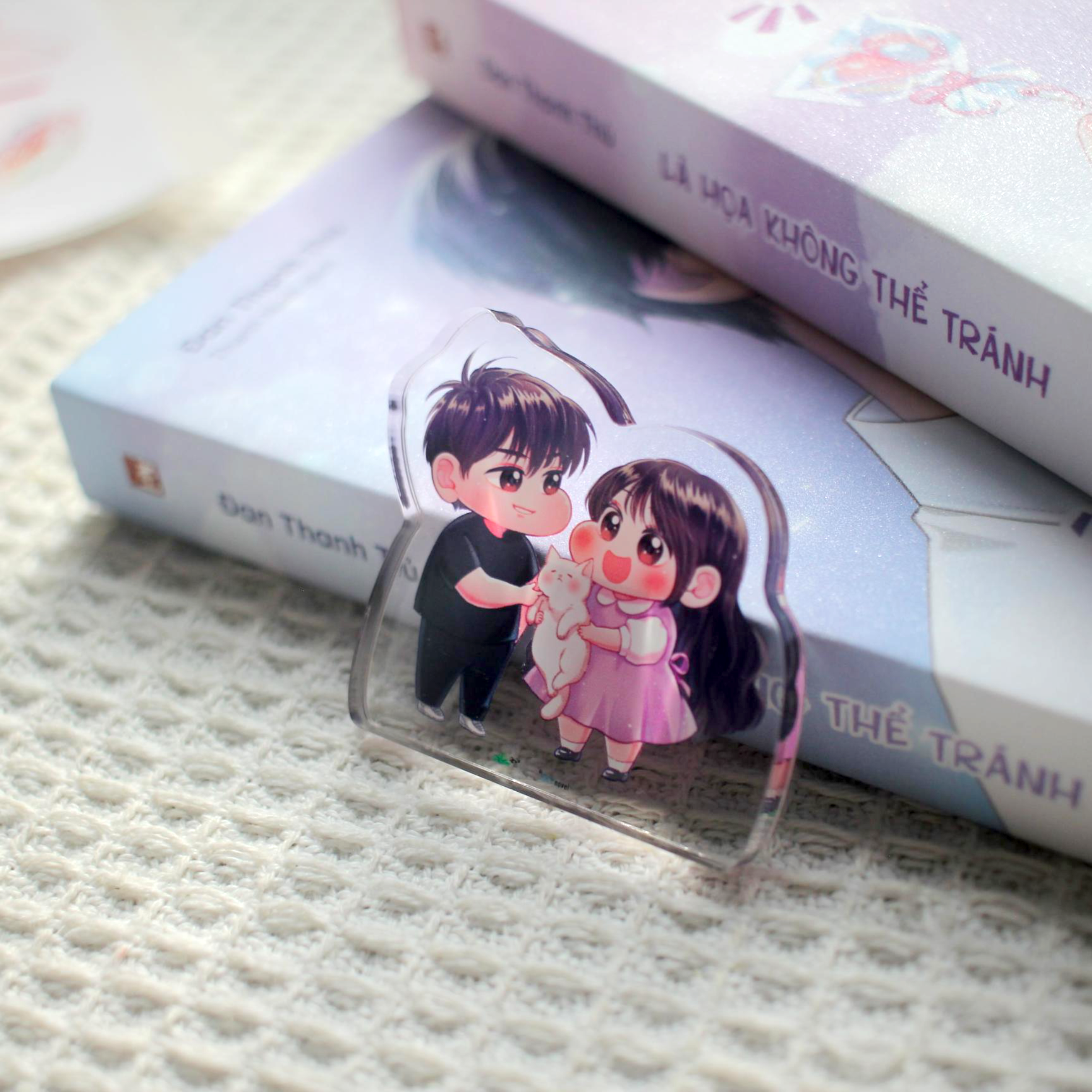 Bo Sach La Hoa Khong The Tranh - Tap 1 + Tap 2 (Bo 2 Tap) - Ban Dac Biet - Tang Kem 2 Bookmark + 2 Card Bo Goc Can Mang Kim Tuyen To Tam + 1 Acrylic Block