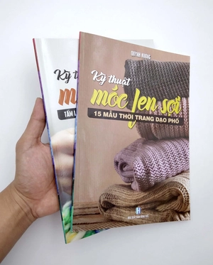 bộ sách móc len sợi 15 mẫu thời trang + móc len sợi tấm lót, thảm (bộ 2 cuốn)