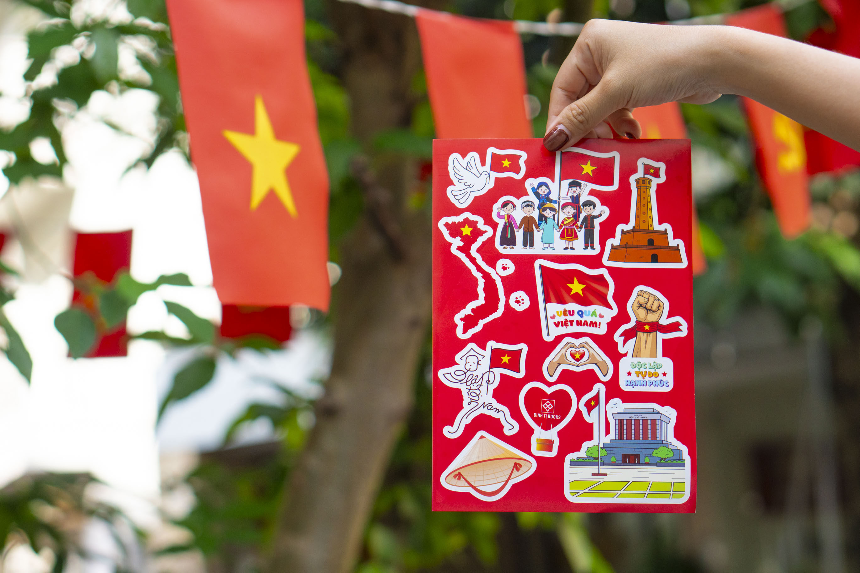 Bo Sach Yeu Qua Viet Nam (Bo 6 Cuon) - Tang Kem Tui Dung + Sticker + Ban Do Viet Nam