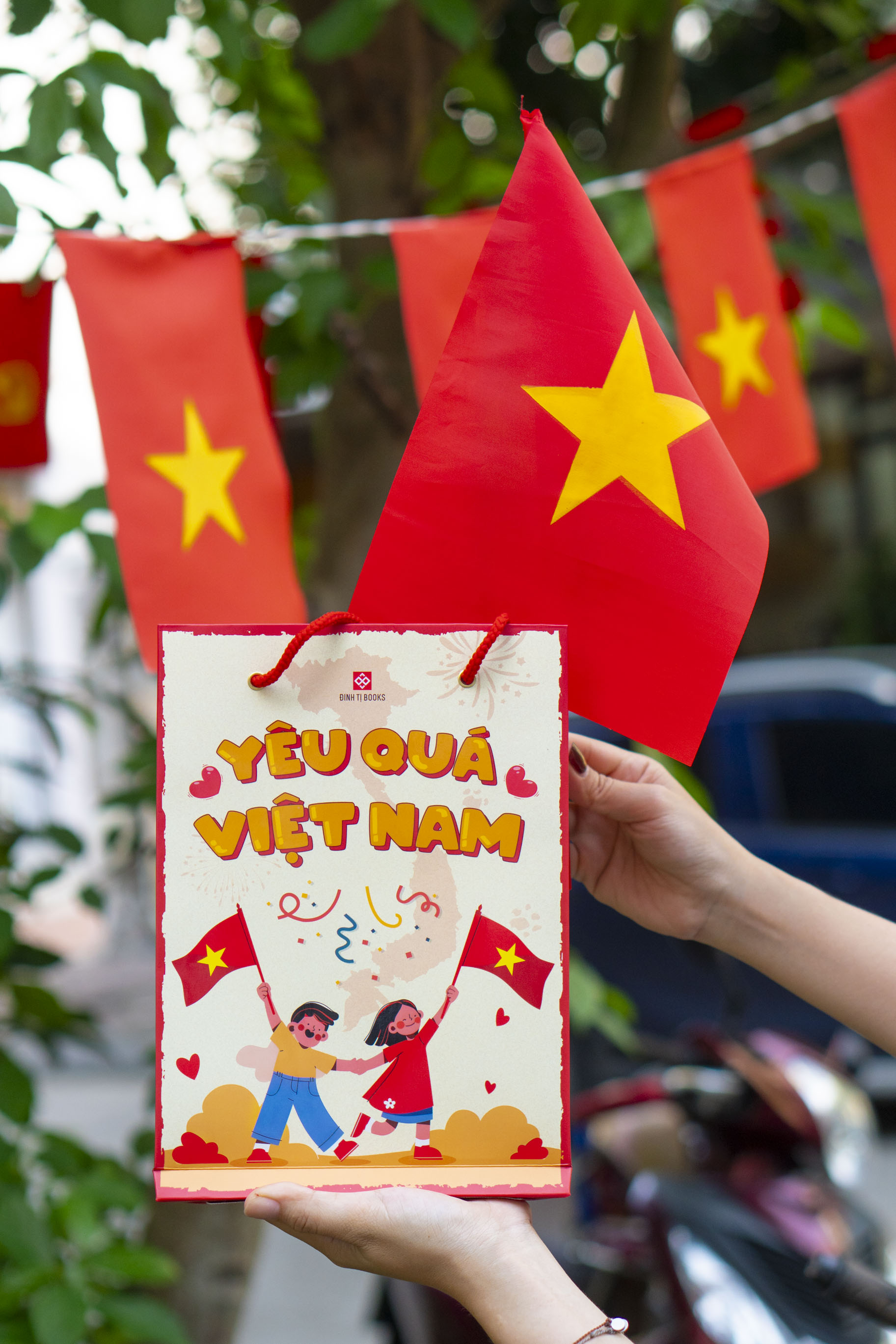 Bo Sach Yeu Qua Viet Nam (Bo 6 Cuon) - Tang Kem Tui Dung + Sticker + Ban Do Viet Nam