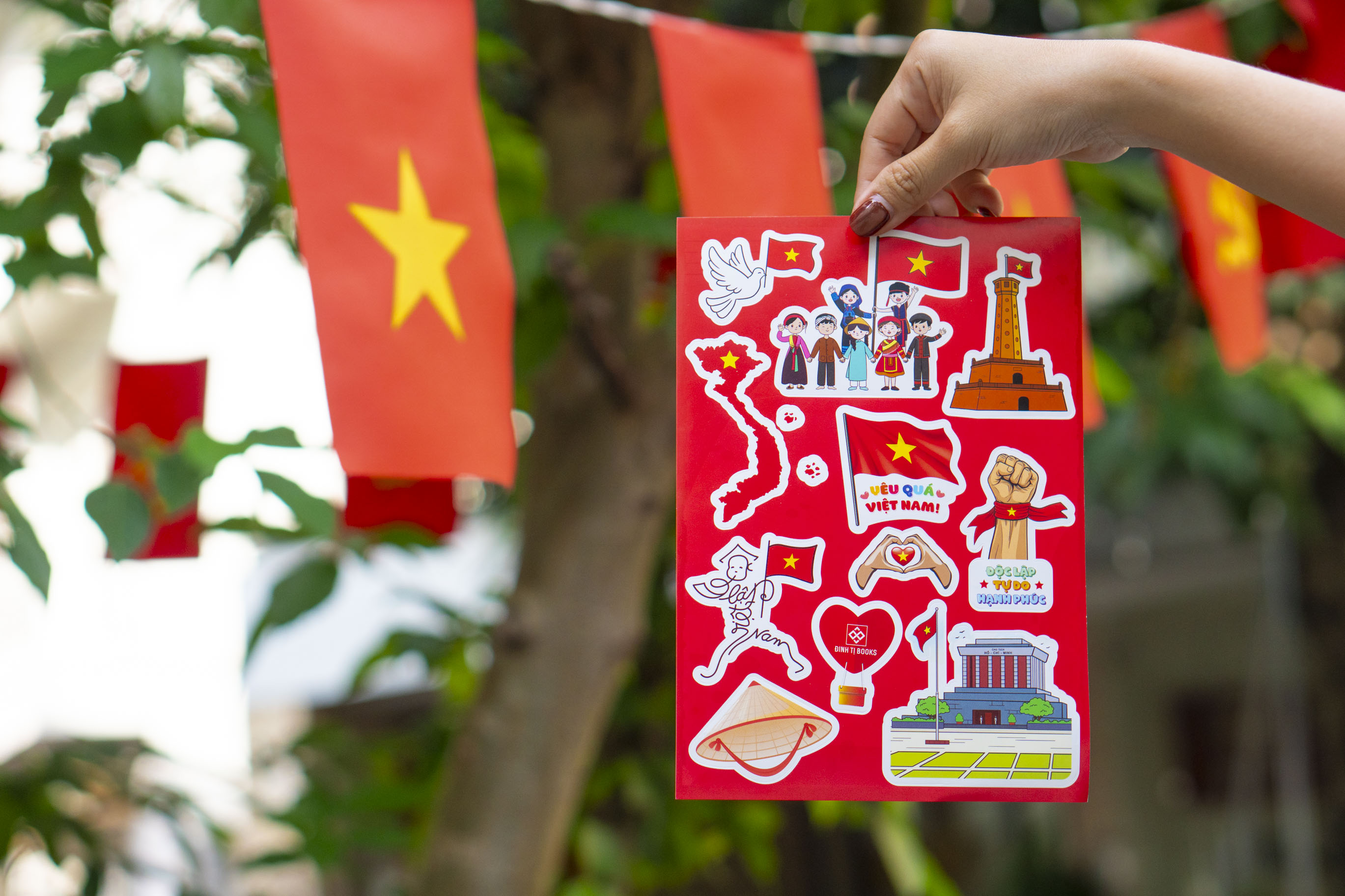 Bo Sach Yeu Qua Viet Nam (Bo 6 Cuon) - Tang Kem Tui Dung + Sticker + Ban Do Viet Nam