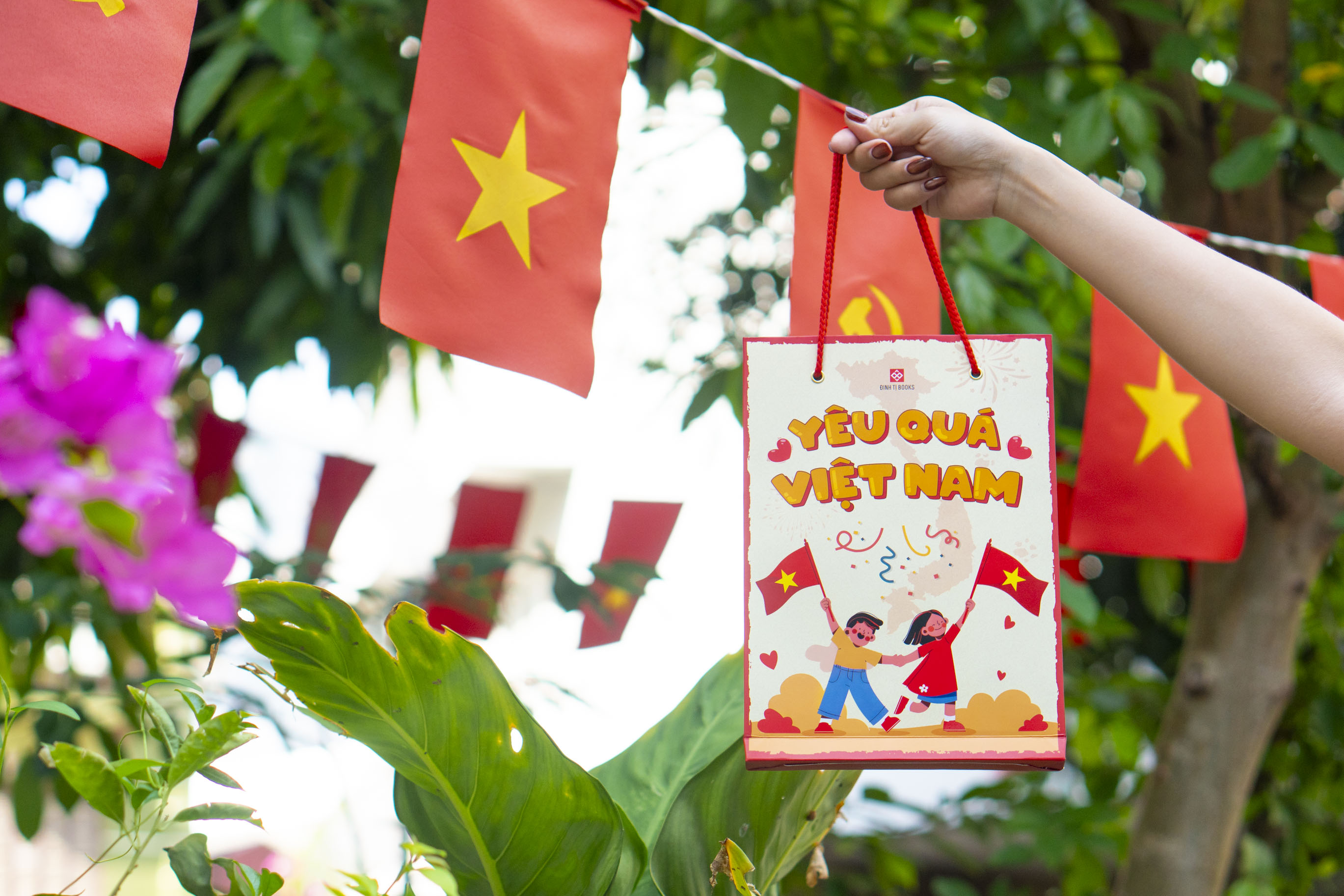 Bo Sach Yeu Qua Viet Nam (Bo 6 Cuon) - Tang Kem Tui Dung + Sticker + Ban Do Viet Nam