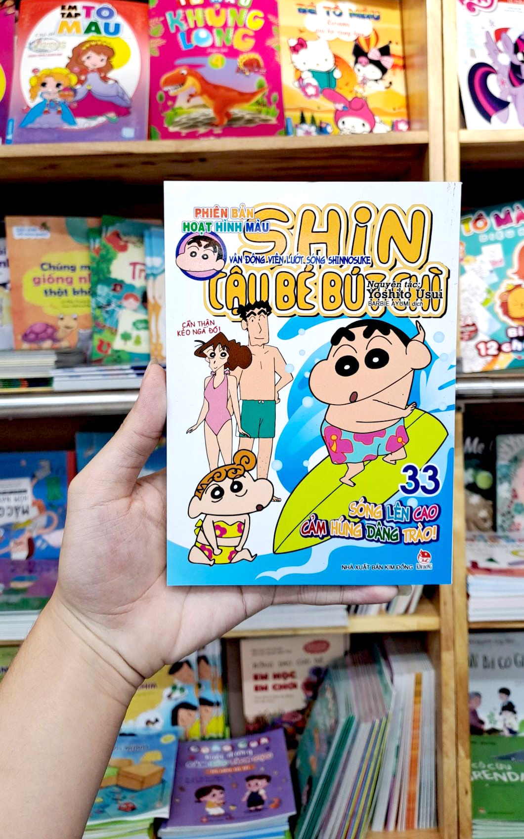 bộ shin - cậu bé bút chì - phiên bản hoạt hình màu - tập 33 - vận động viên lướt sóng shinnosuke (tái bản 2023)