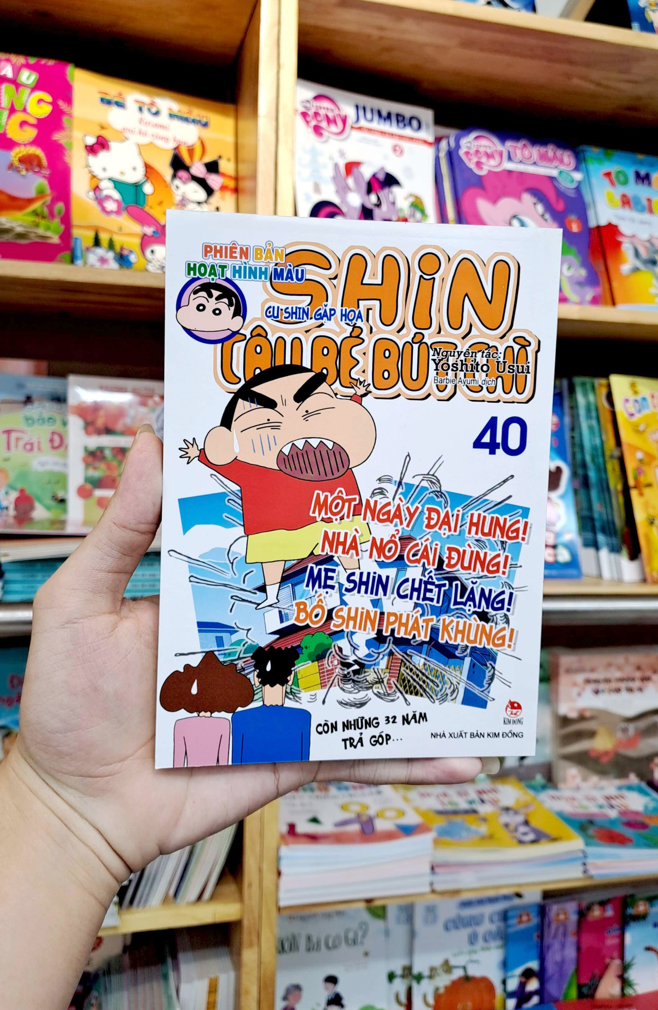bộ shin - cậu bé bút chì - phiên bản hoạt hình màu - tập 40 - cu shin gặp họa (tái bản 2023)