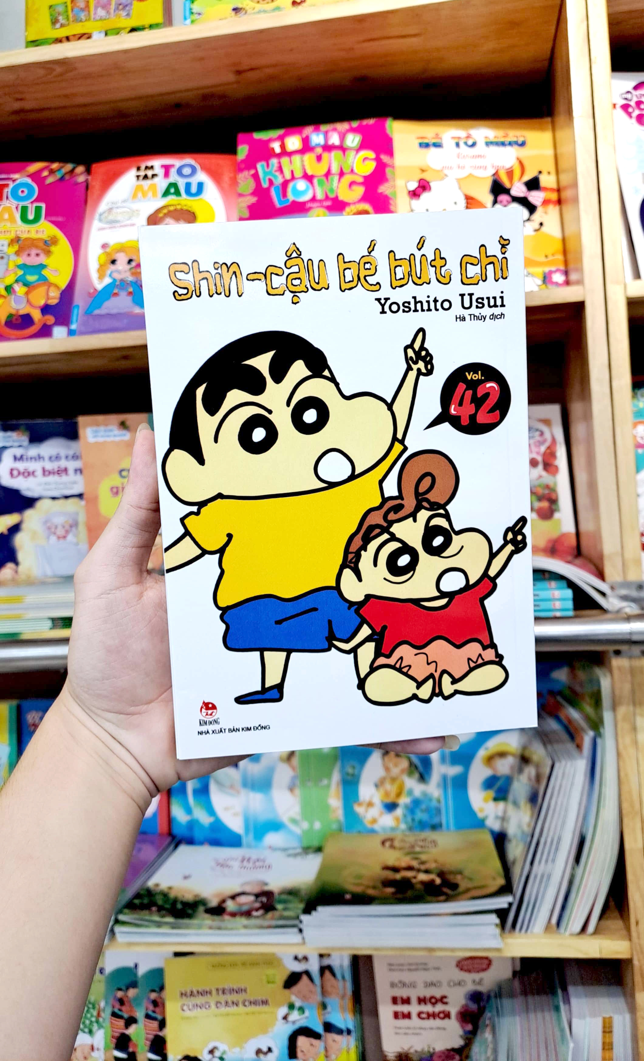 bộ shin - cậu bé bút chì - tập 42 (tái bản 2023)