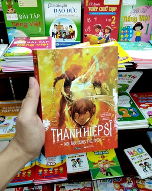 bộ thánh hiệp sĩ nơi tận cùng thế giới - tập 1 - tặng kèm postcard + bookmark