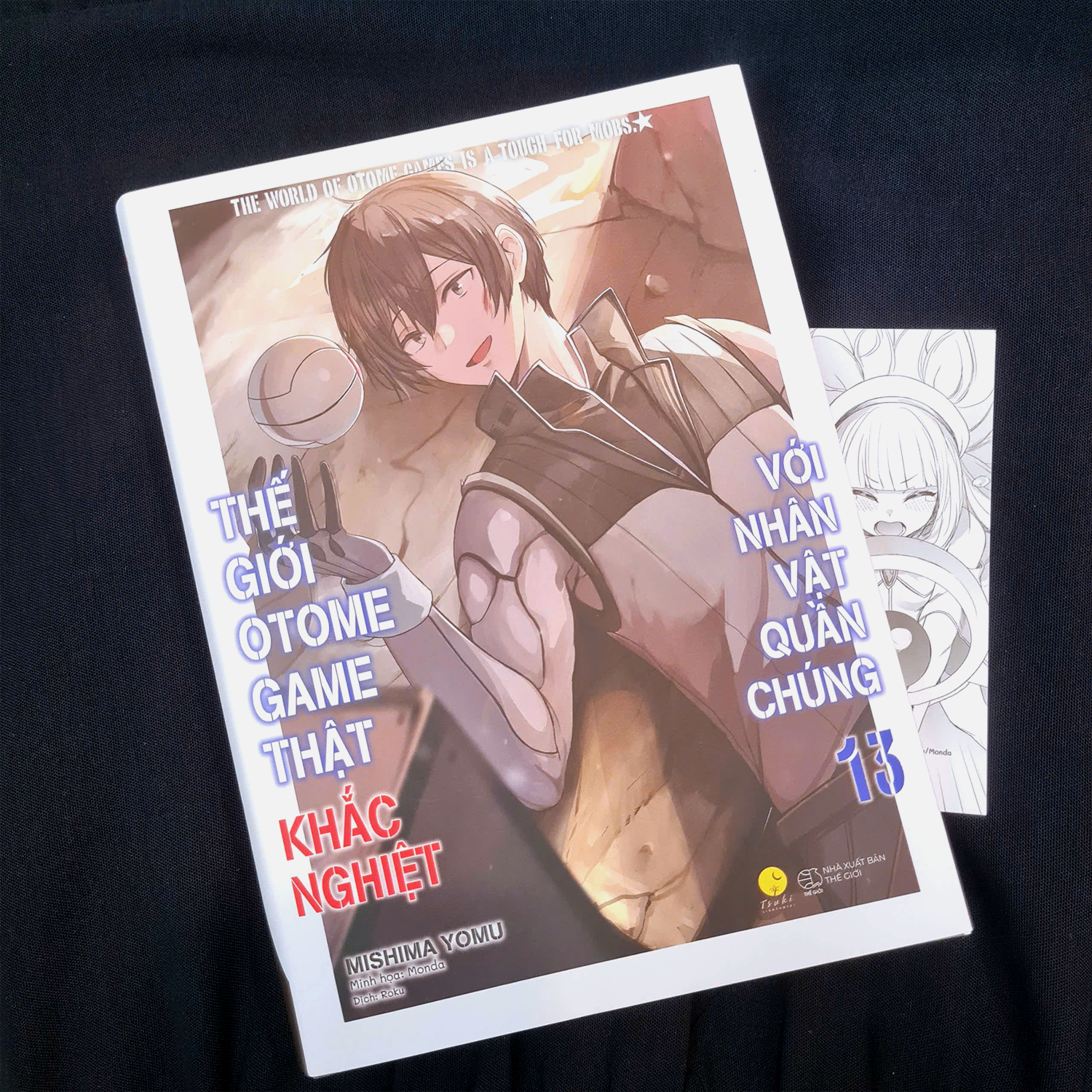 Bo
						
										
										The Gioi Otome Game That Khac Nghiet Voi Nhan Vat Quan Chung - Tap 13 - Ban Dac Biet - Tang Kem 1 Bookmark + 2 Posrcard + 1 Card Can Mang Kim Tuyen Lua To Tam + 1 Standee