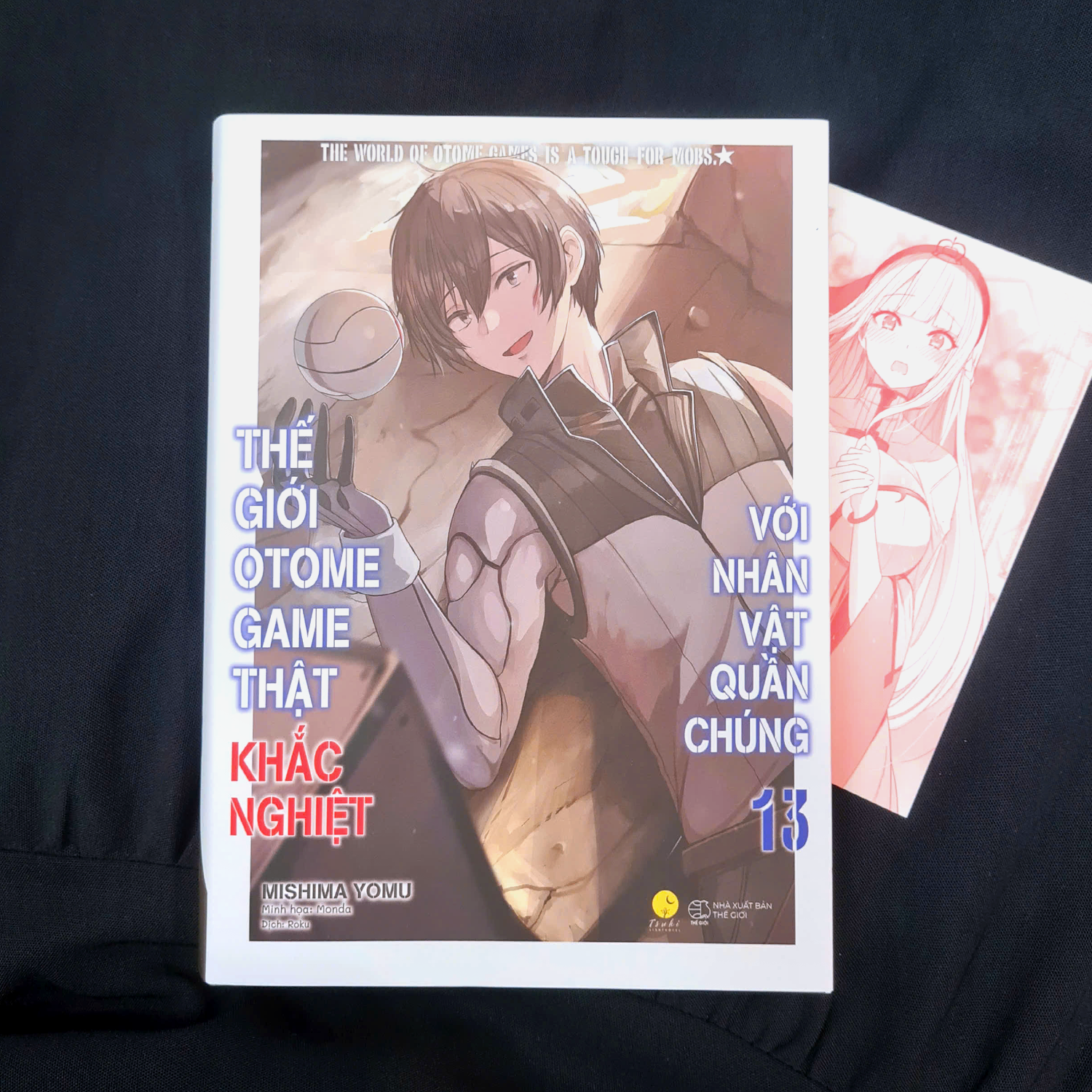 Bo
						
										
										The Gioi Otome Game That Khac Nghiet Voi Nhan Vat Quan Chung - Tap 13 - Tang Kem Bookmark + Posrcard Random 1 Trong 2 Mau