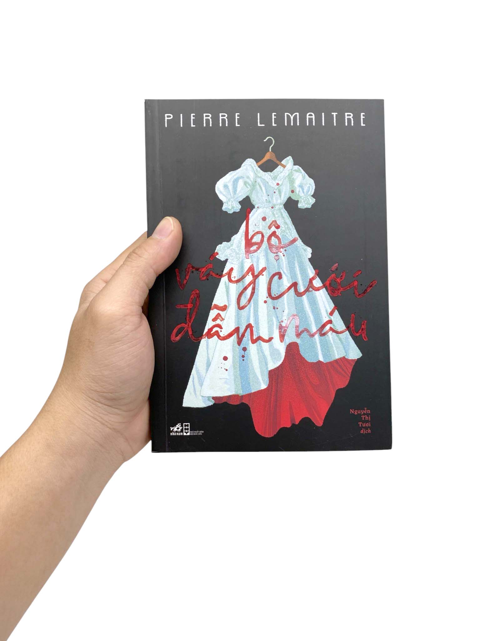 Bộ Váy Cưới Đẫm Máu