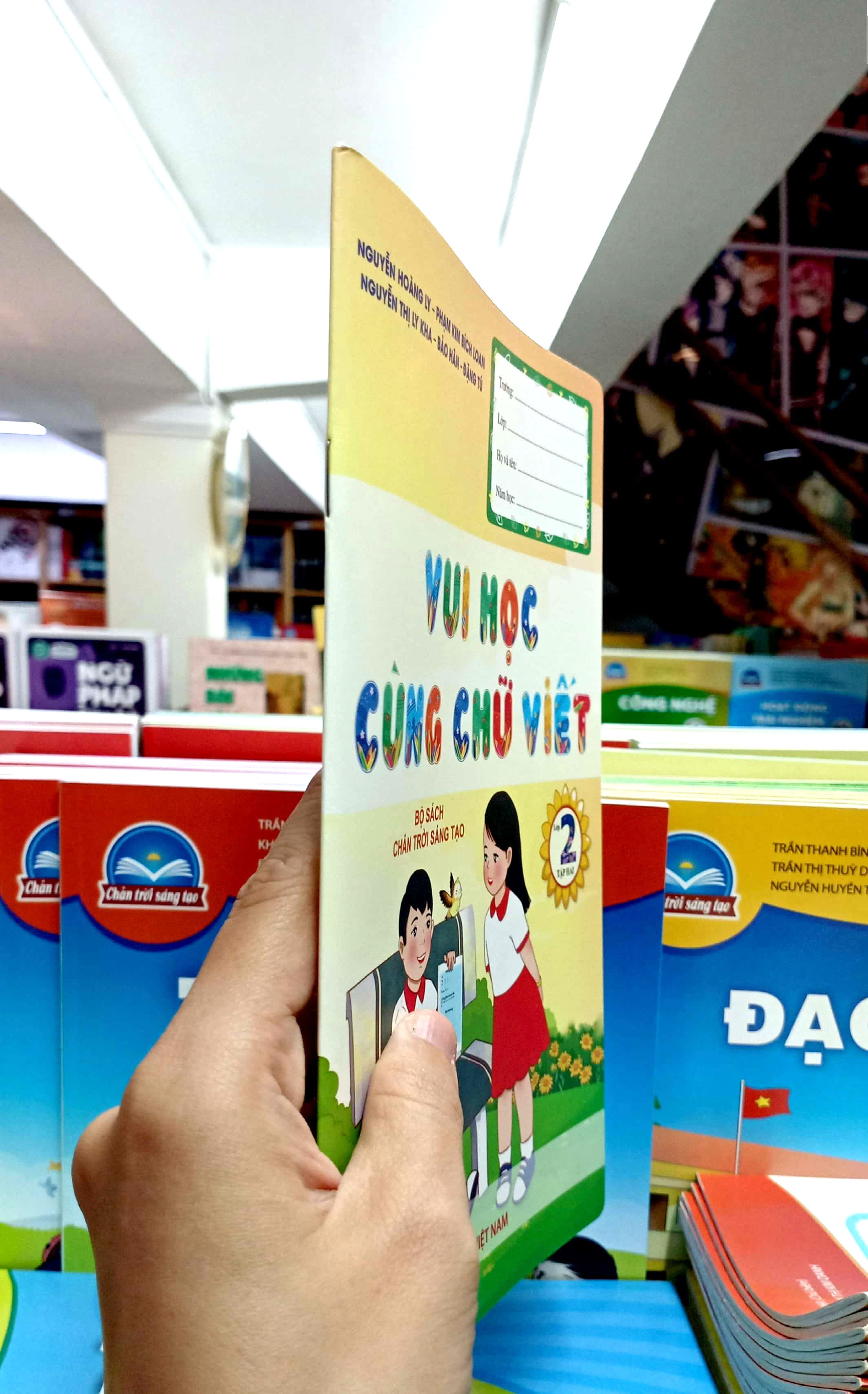 bộ vui học cùng chữ viết lớp 2 - tập 2 (chân trời sáng tạo) (2023)