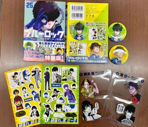 bộ ブルーロック25 潔・蜂楽サイン入り公式応援セット付き特装版 - blue lock 25 special edition