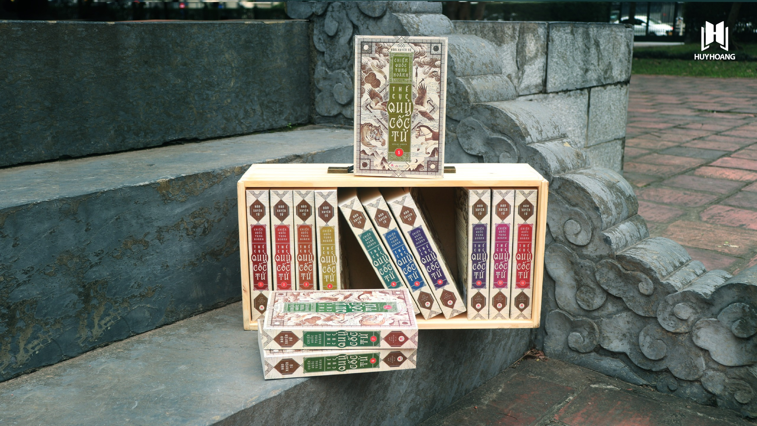 Boxset Chien Quoc Tung Hoanh - The Cuc Quy Coc Tu - Hop Go (Bo 13 Cuon)