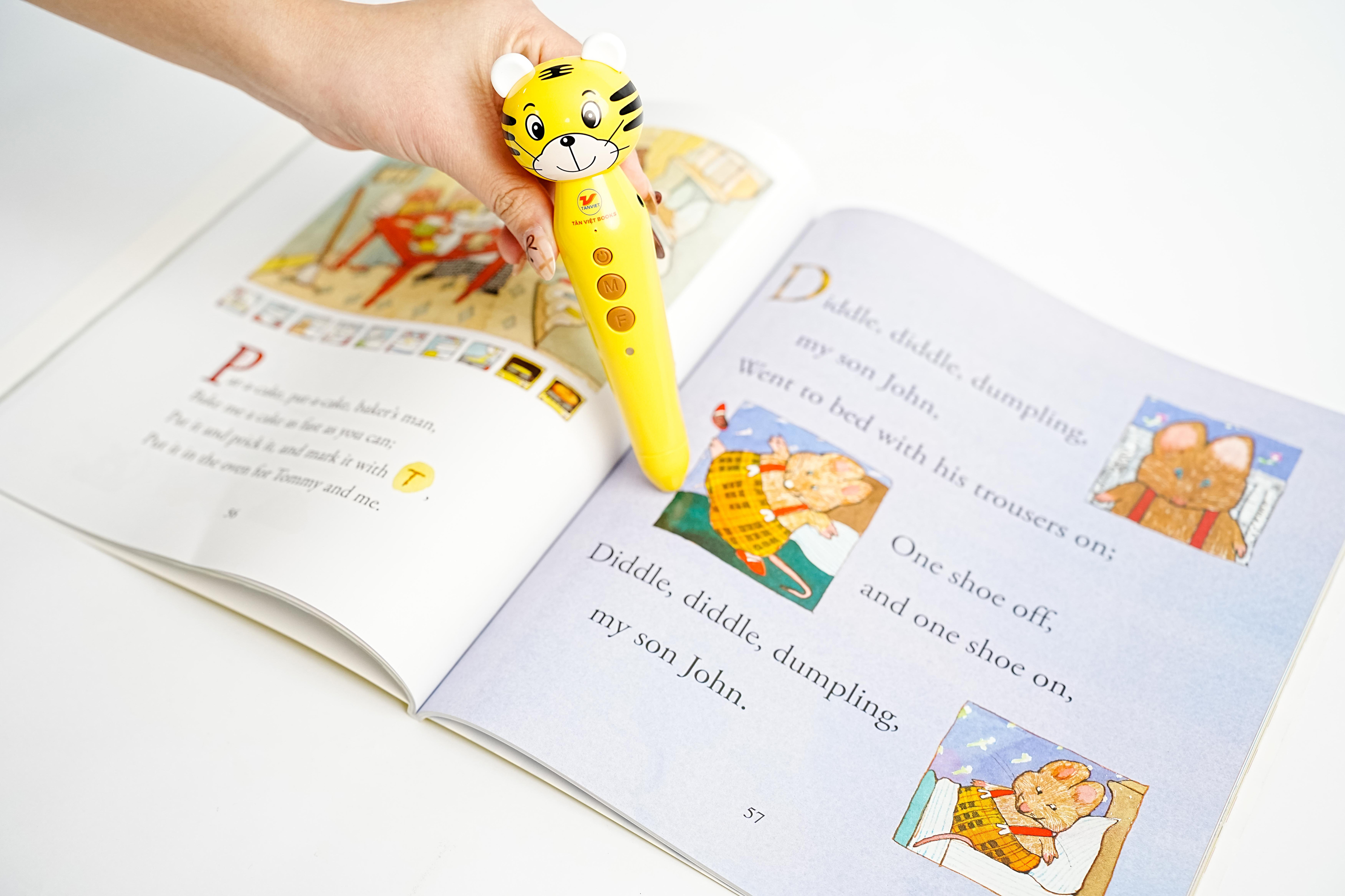 Bút Chấm Đọc-Học Tiếng Anh Tân Việt - Cô Gia Sư Tiếng Anh Bản Xứ Tại Nhà - Phiên Bản Ngỗng Mẹ (Dành Cho Trẻ Từ 0 Đến 6 Tuổi) - Tặng Kèm Thẻ Học Thông Minh Ngẫu Nhiên