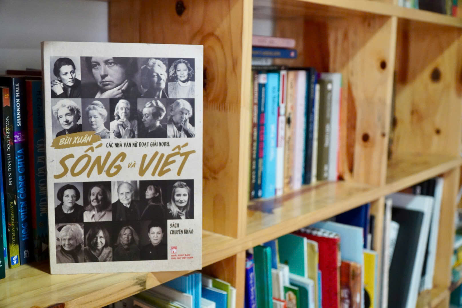 Cac Nha Van Nu Doat Giai Nobel - Song Va Viet