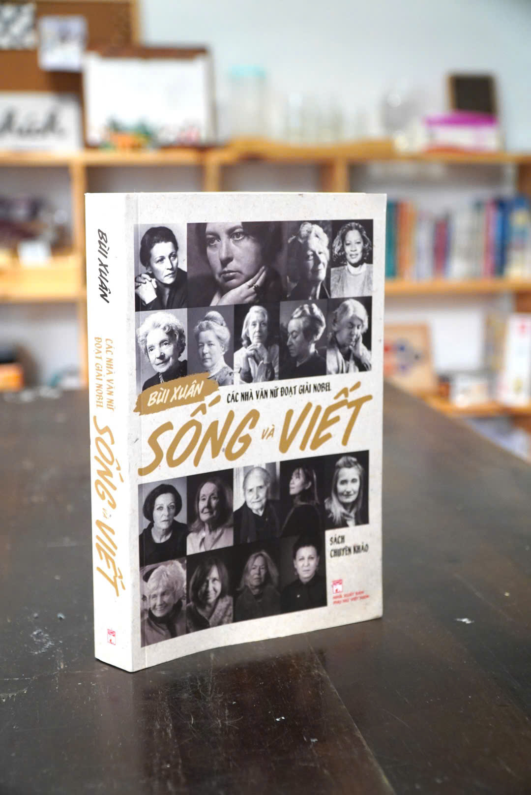 Cac Nha Van Nu Doat Giai Nobel - Song Va Viet