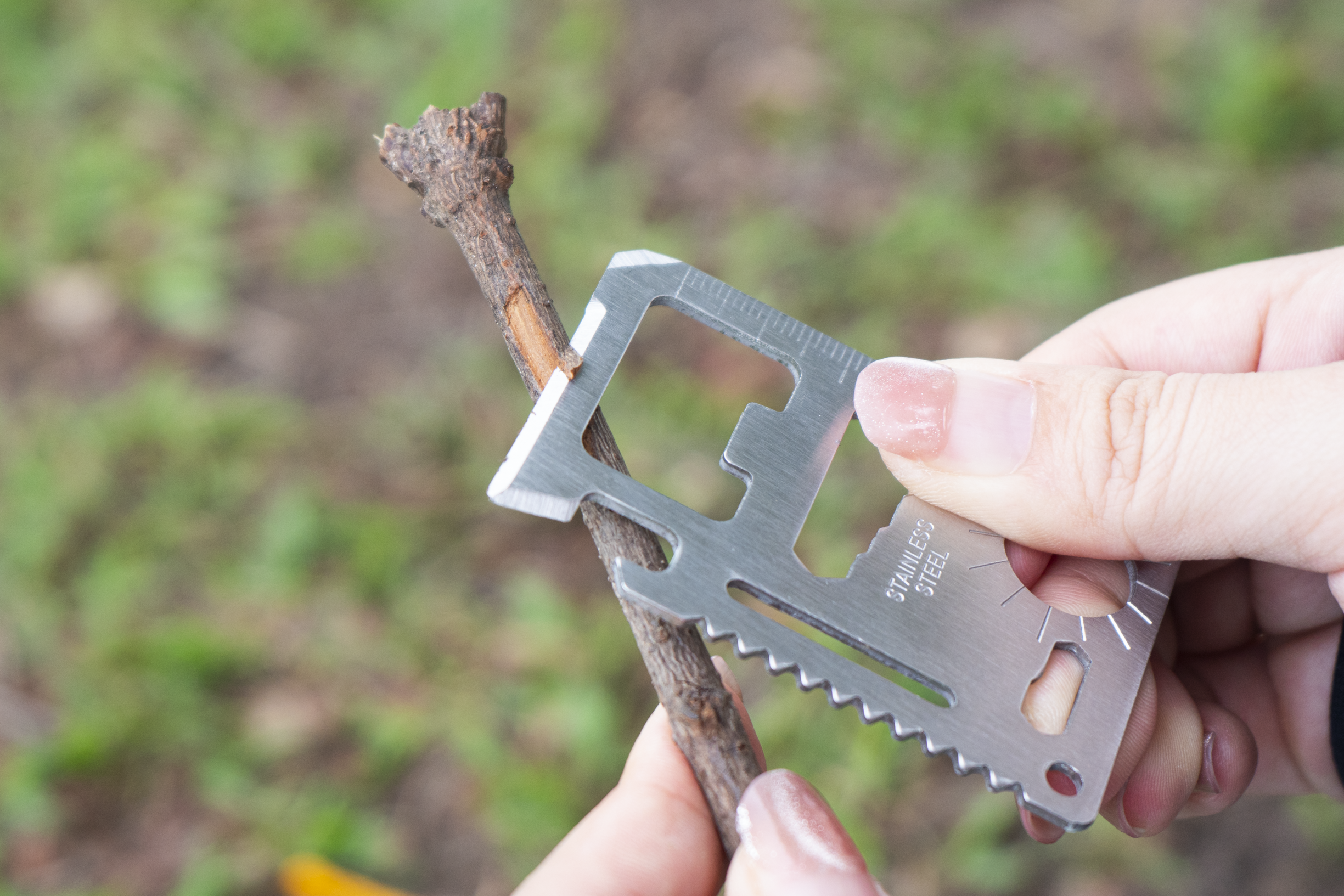 Cam Nang Sinh Ton - Hon 100 Ky Nang Song Con Cho Cac Cuoc Phieu Luu Noi Hoang Da - Bia Cung - Tang Kem Bookmark + Thep Da Nang + Bang Ke Hoach Hanh Dong Khan Cap
