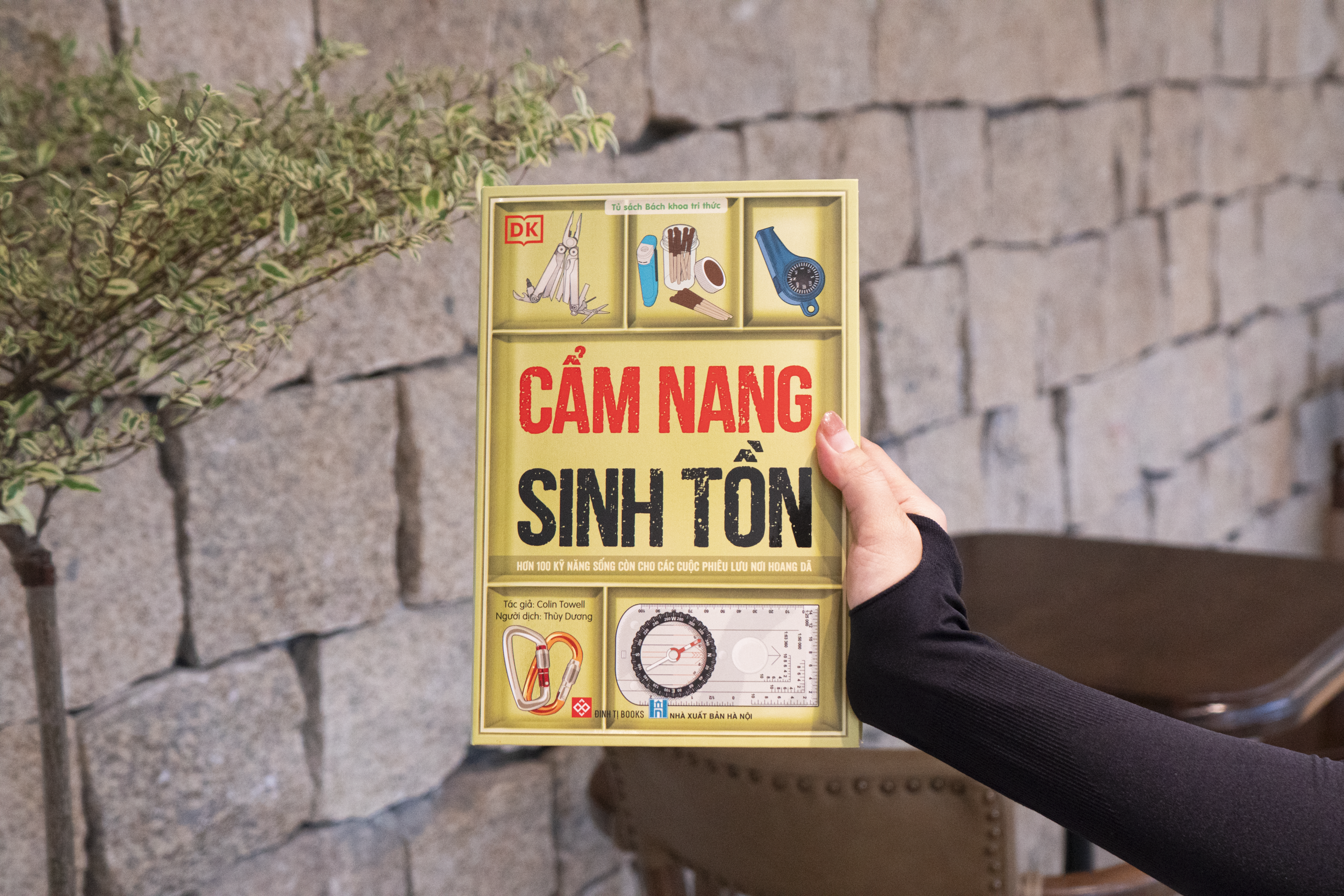 Cam Nang Sinh Ton - Hon 100 Ky Nang Song Con Cho Cac Cuoc Phieu Luu Noi Hoang Da - Bia Cung - Tang Kem Bookmark + Thep Da Nang + Bang Ke Hoach Hanh Dong Khan Cap