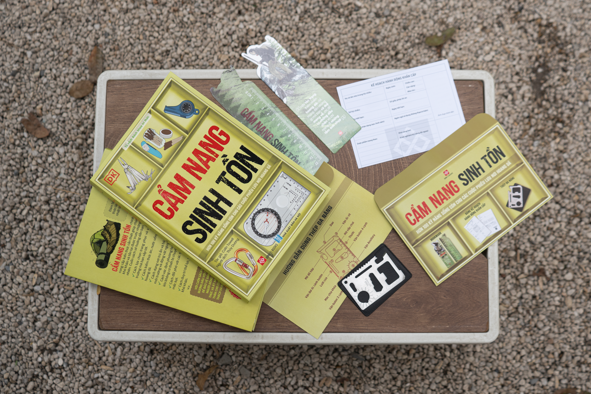 Cam Nang Sinh Ton - Hon 100 Ky Nang Song Con Cho Cac Cuoc Phieu Luu Noi Hoang Da - Bia Cung - Tang Kem Bookmark + Thep Da Nang + Bang Ke Hoach Hanh Dong Khan Cap