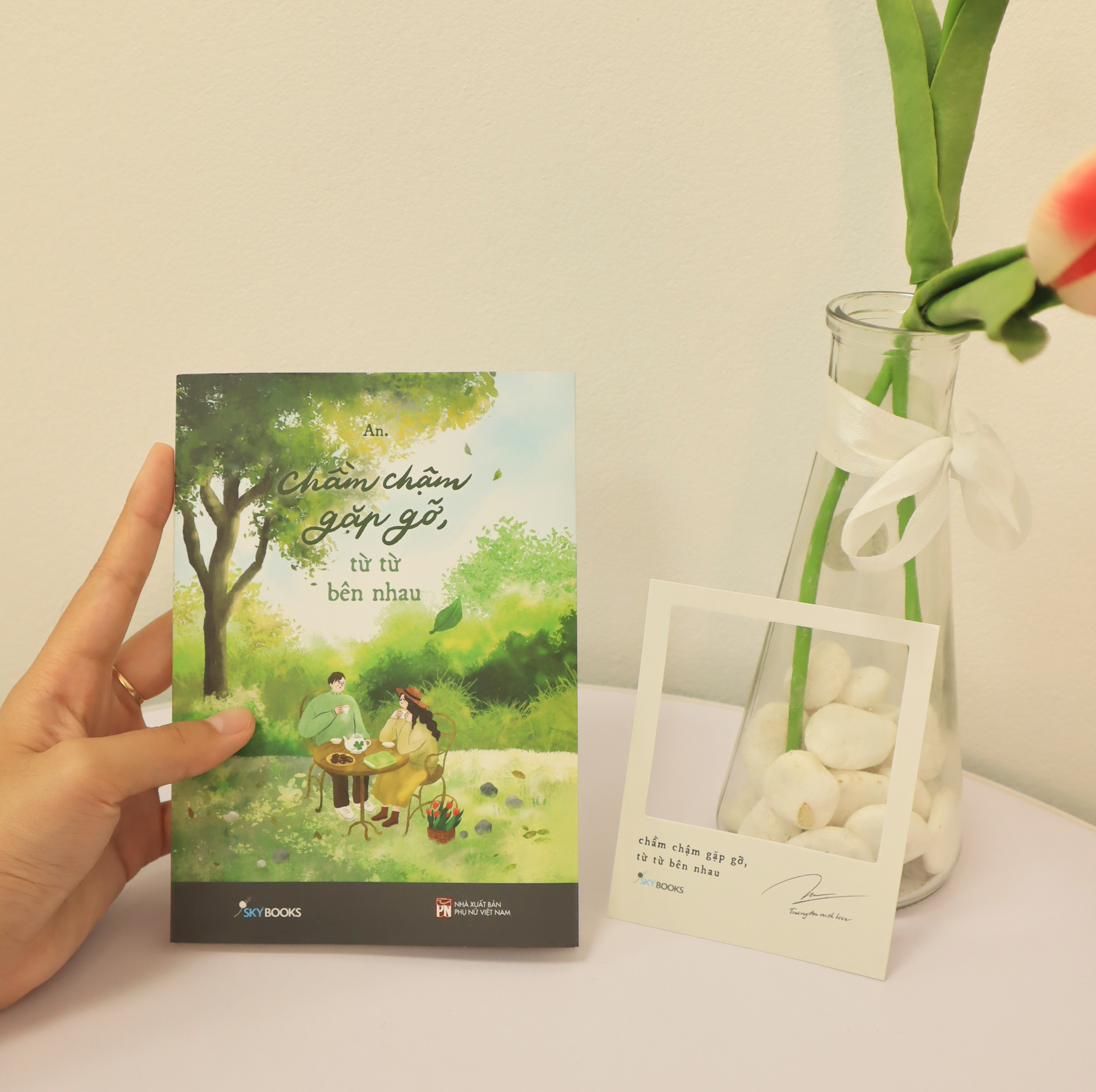 chầm chậm gặp gỡ, từ từ bên nhau - tặng kèm bookmark + postcard khung ảnh polaroid