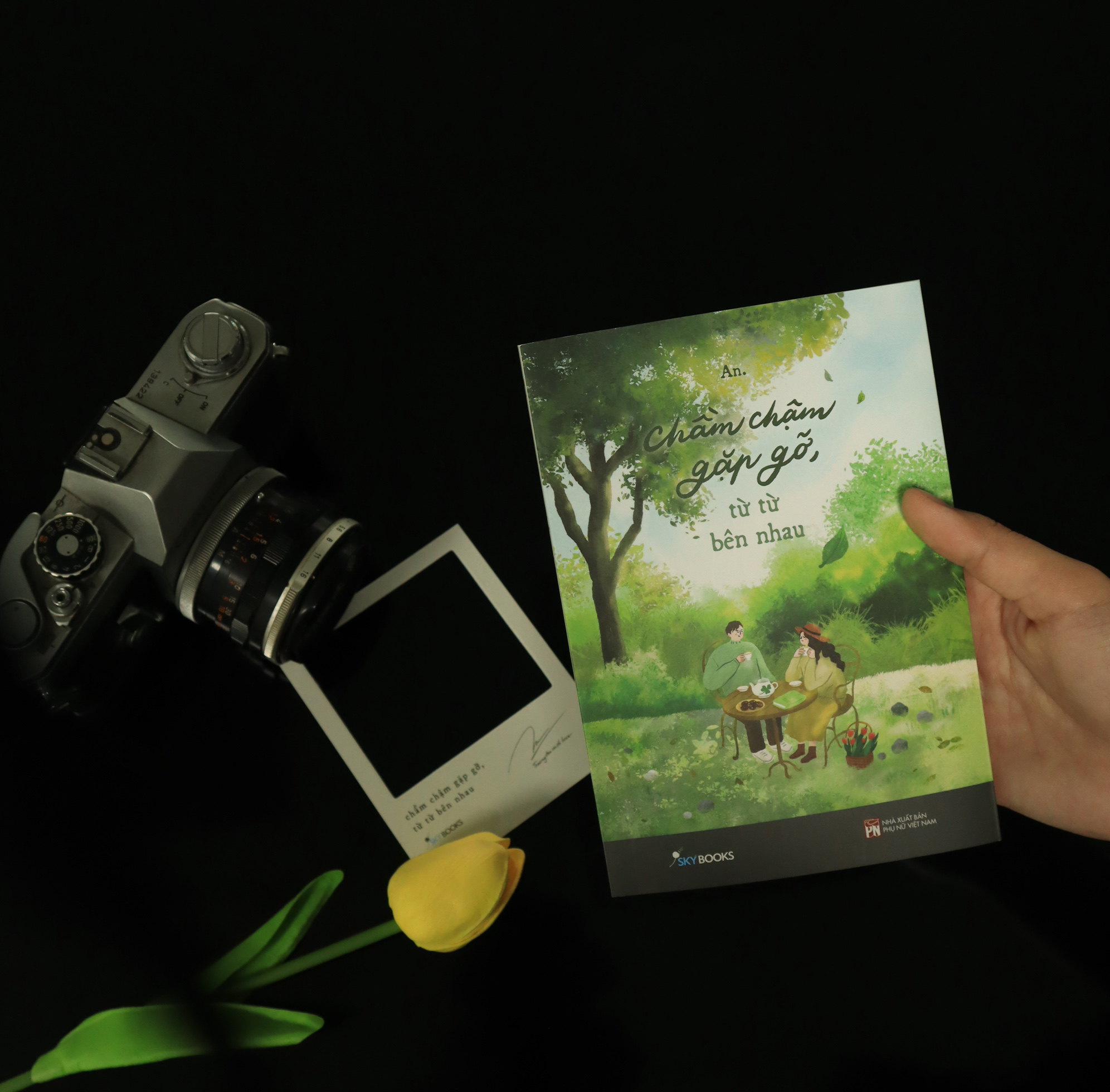 chầm chậm gặp gỡ, từ từ bên nhau - tặng kèm bookmark + postcard khung ảnh polaroid