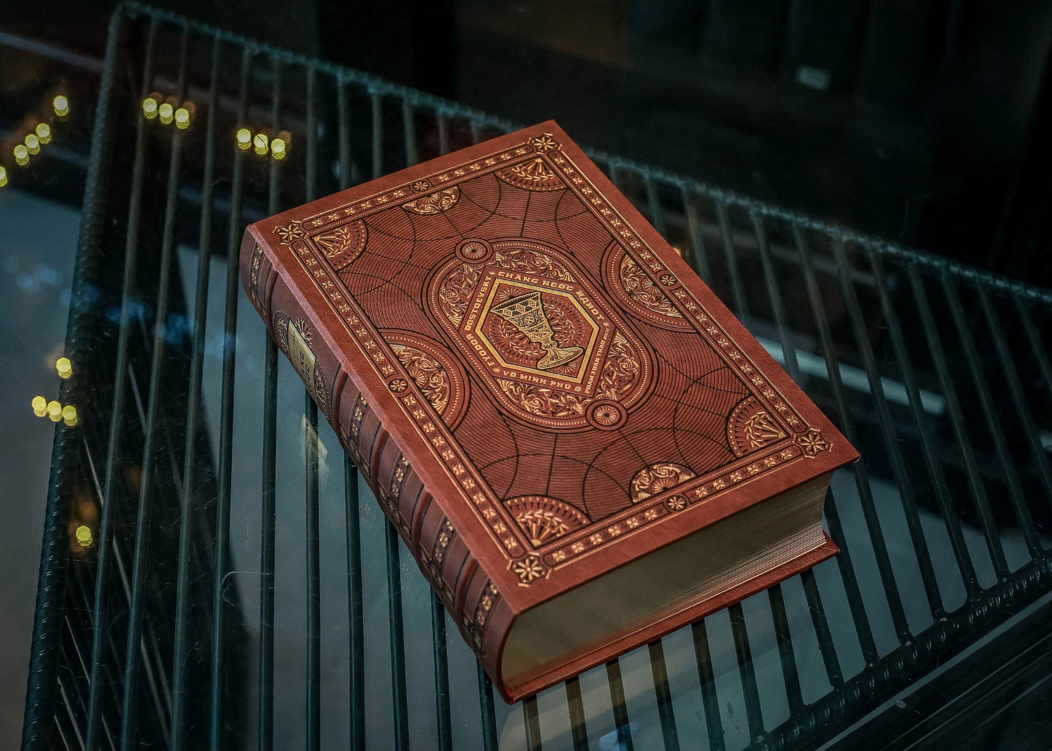 chàng ngốc - ấn bản giới hạn - bìa giấy vân da