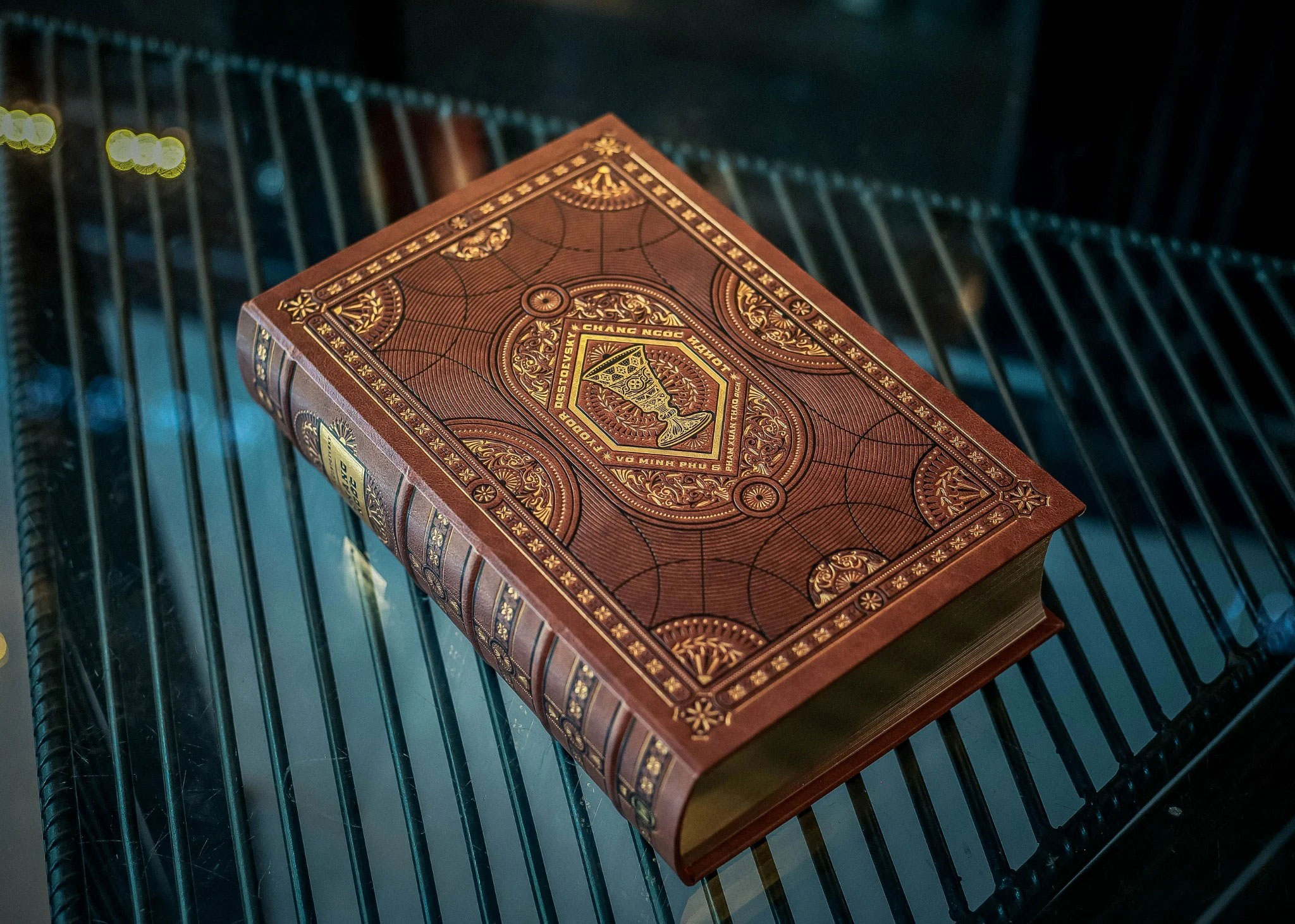 chàng ngốc - ấn bản giới hạn - bìa giấy vân da