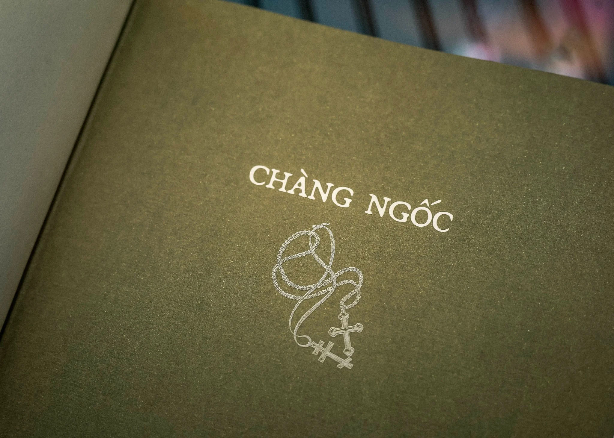 chàng ngốc - ấn bản giới hạn - bìa giấy vân da