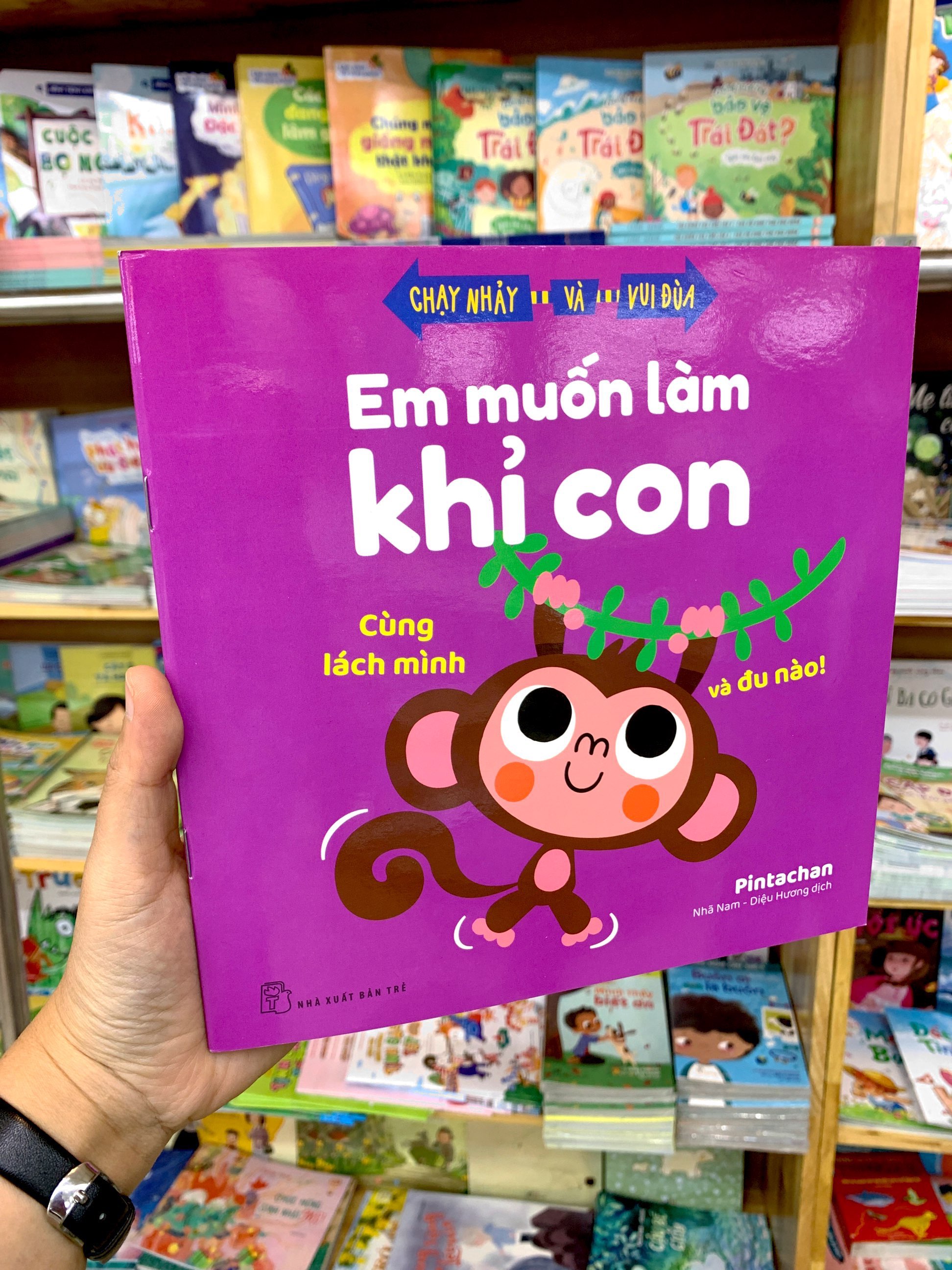 chạy nhảy và vui đùa - em muốn làm khỉ con