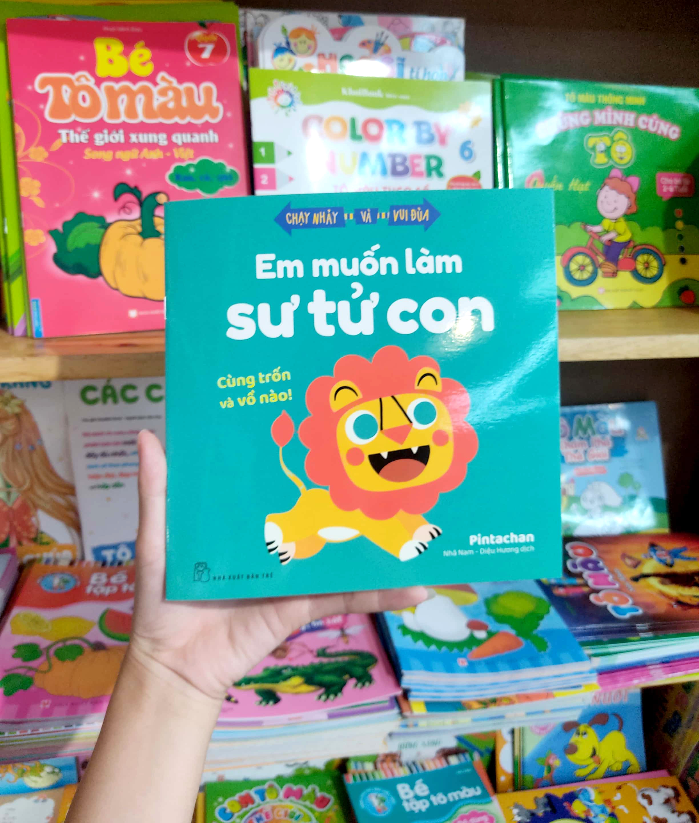 chạy nhảy và vui đùa - em muốn làm sư tử con