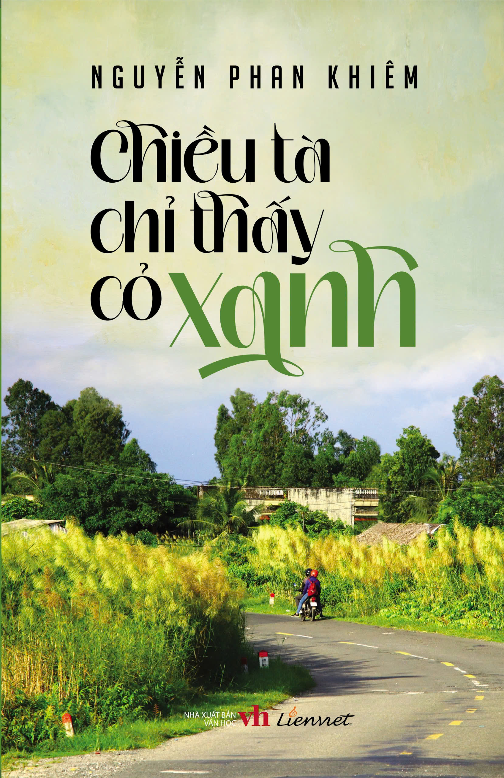 chiều tà chỉ thấy cỏ xanh