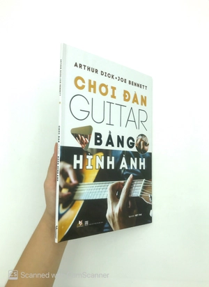 chơi đàn guitar bằng hình ảnh