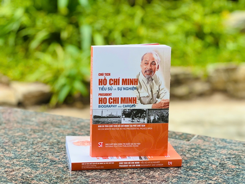 chủ tịch hồ chí minh - tiểu sử và sự nghiệp president ho chi minh - biography and career (song ngữ việt - anh)