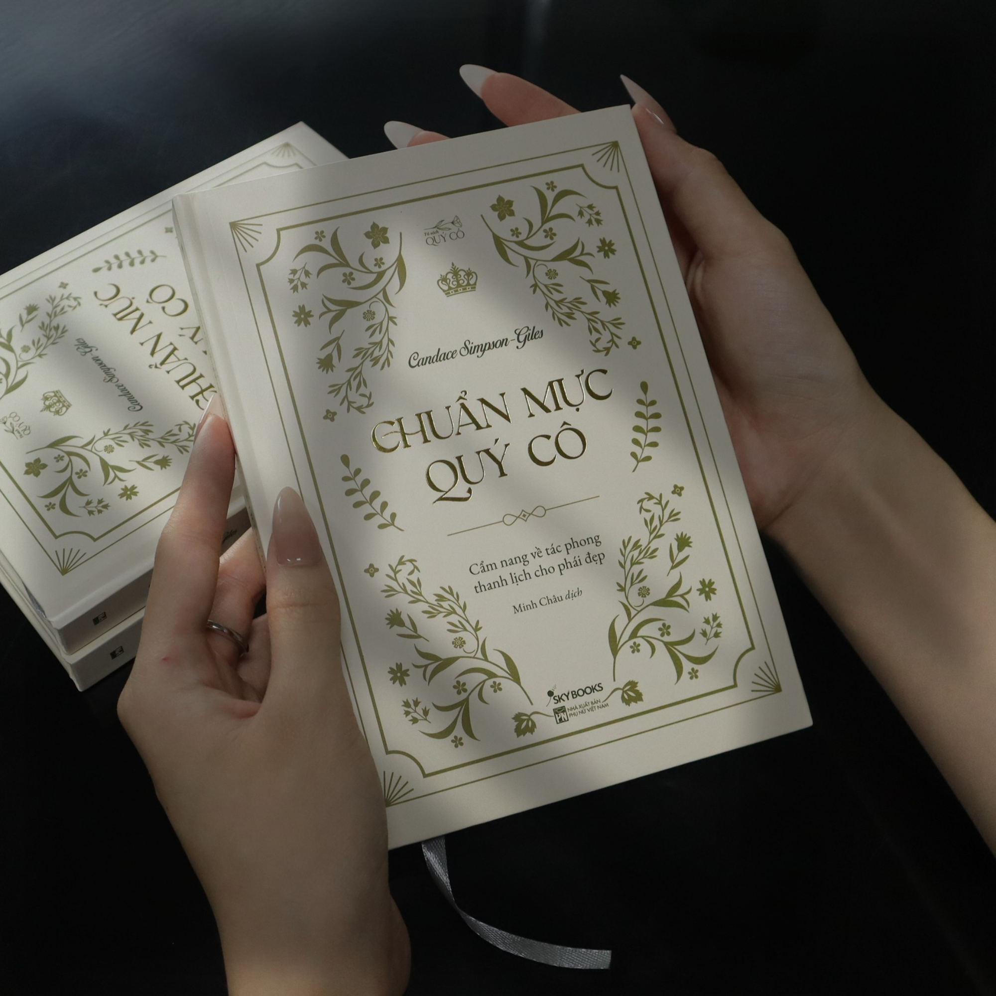 Chuan Muc Quy Co - Cam Nang Ve Tac Phong Thanh Lich Cho Phai Dep - Bia Cung