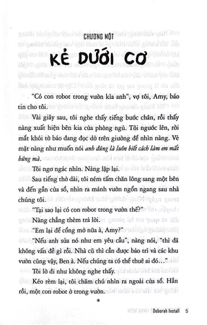 có chú robot ở trong vườn