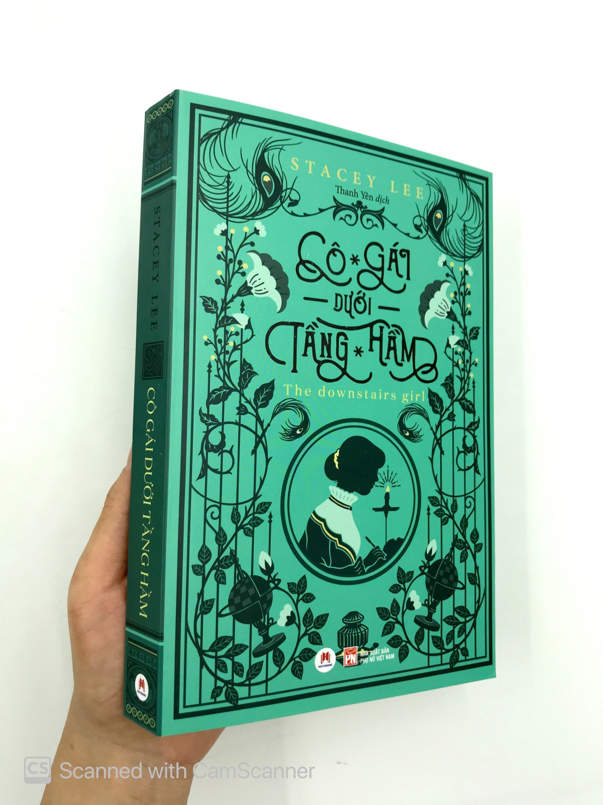 cô gái dưới tầng hầm