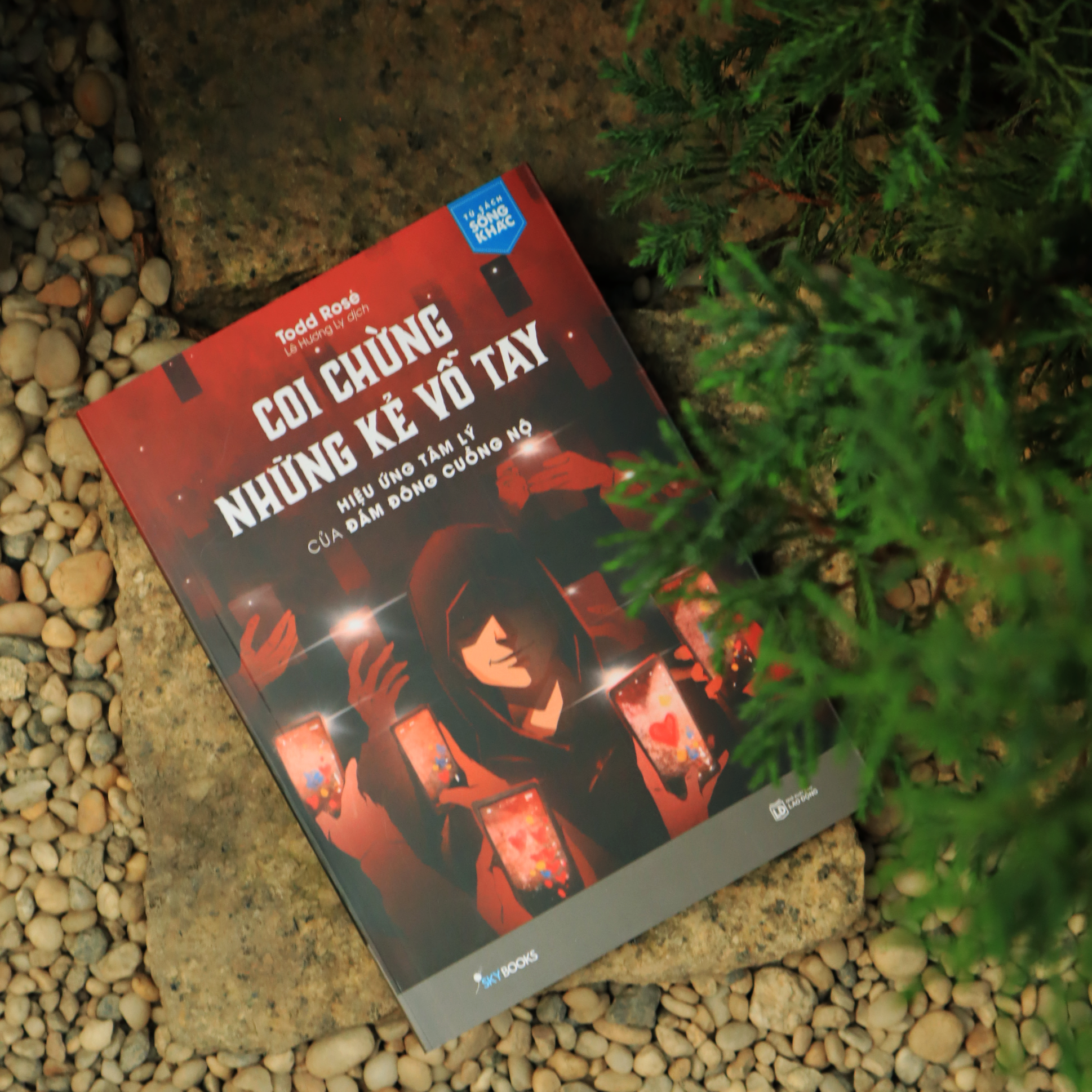 coi chừng những kẻ vỗ tay - hiệu ứng tâm lý của đám đông cuồng nộ