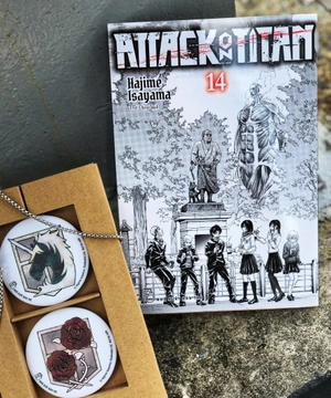 combo manga - attack on titan - tập 14 - bản thường + bản đặc biệt (bộ 2 cuốn) - tặng kèm 1 bookmark nam châm + 2 huy hiệu quân đồn trú và quân cảnh vệ