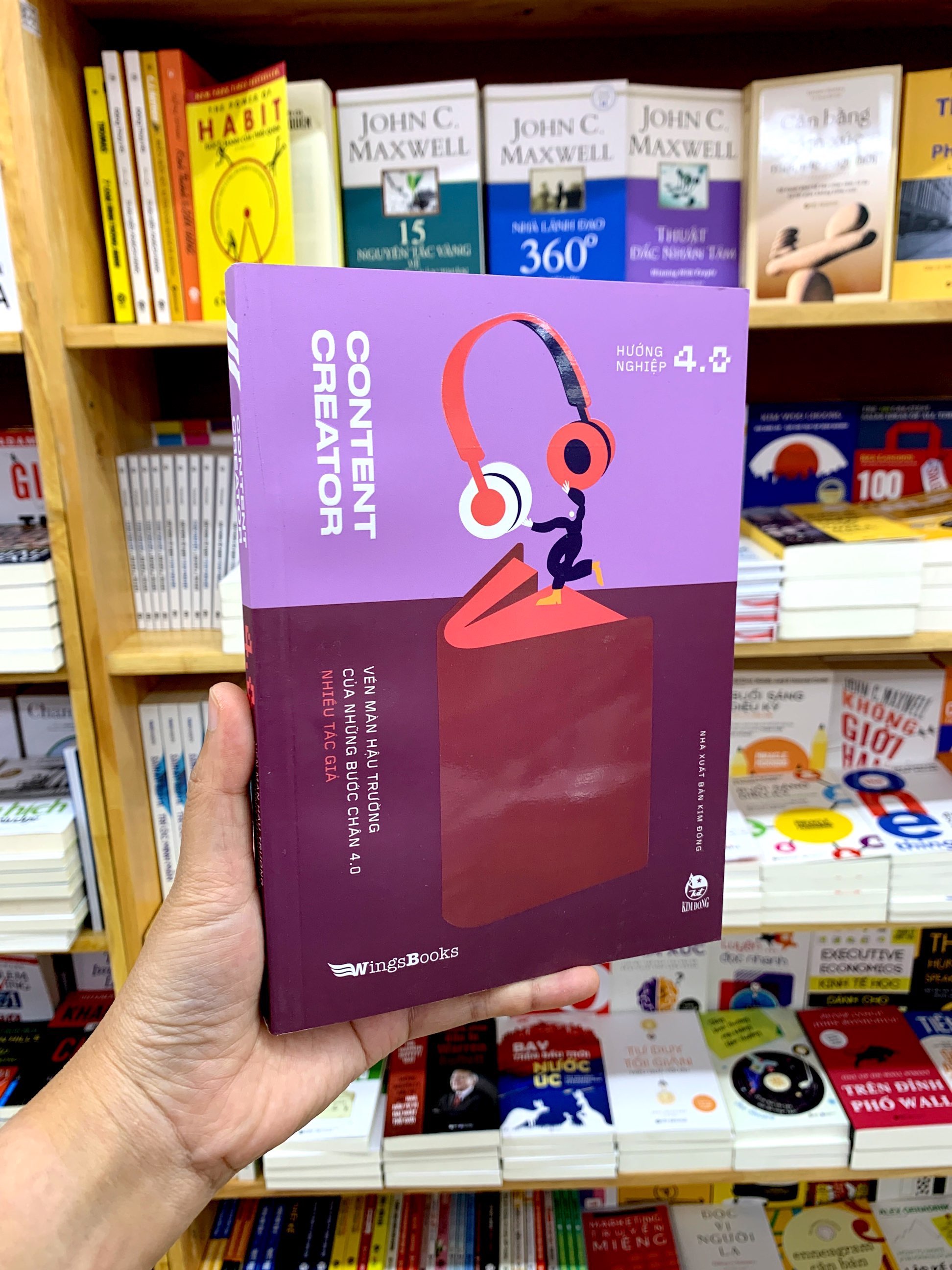 content creator - vén màn hậu trường của những bước chân 4.0