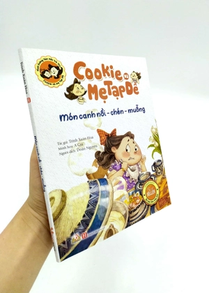 cookie và mẹ tạp dề - món canh nồi - chén - muỗng