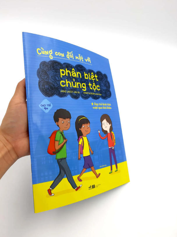 cùng con đối mặt với phân biệt chủng tộc