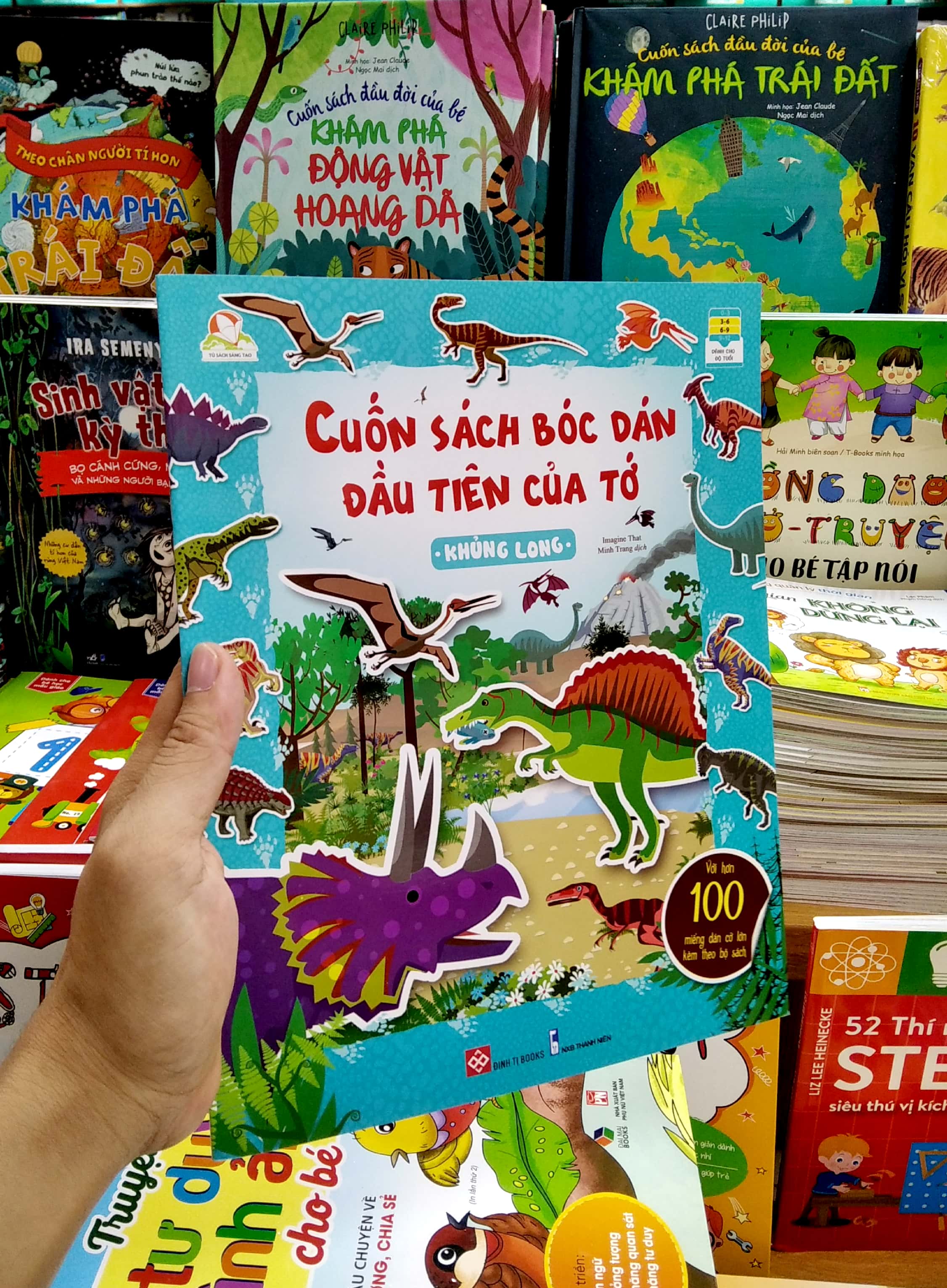 cuốn sách bóc dán đầu tiên của tớ - khủng long